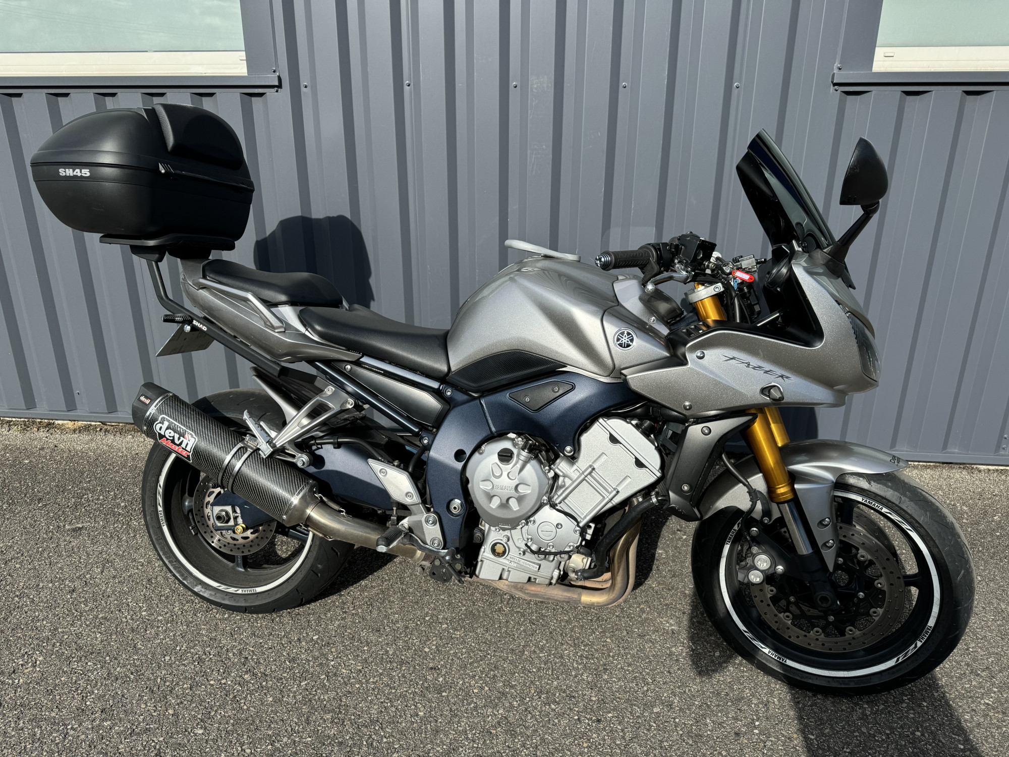 photo de YAMAHA FZ1 FAZER 1000 occasion de couleur  en vente   Salaise Sur Sanne