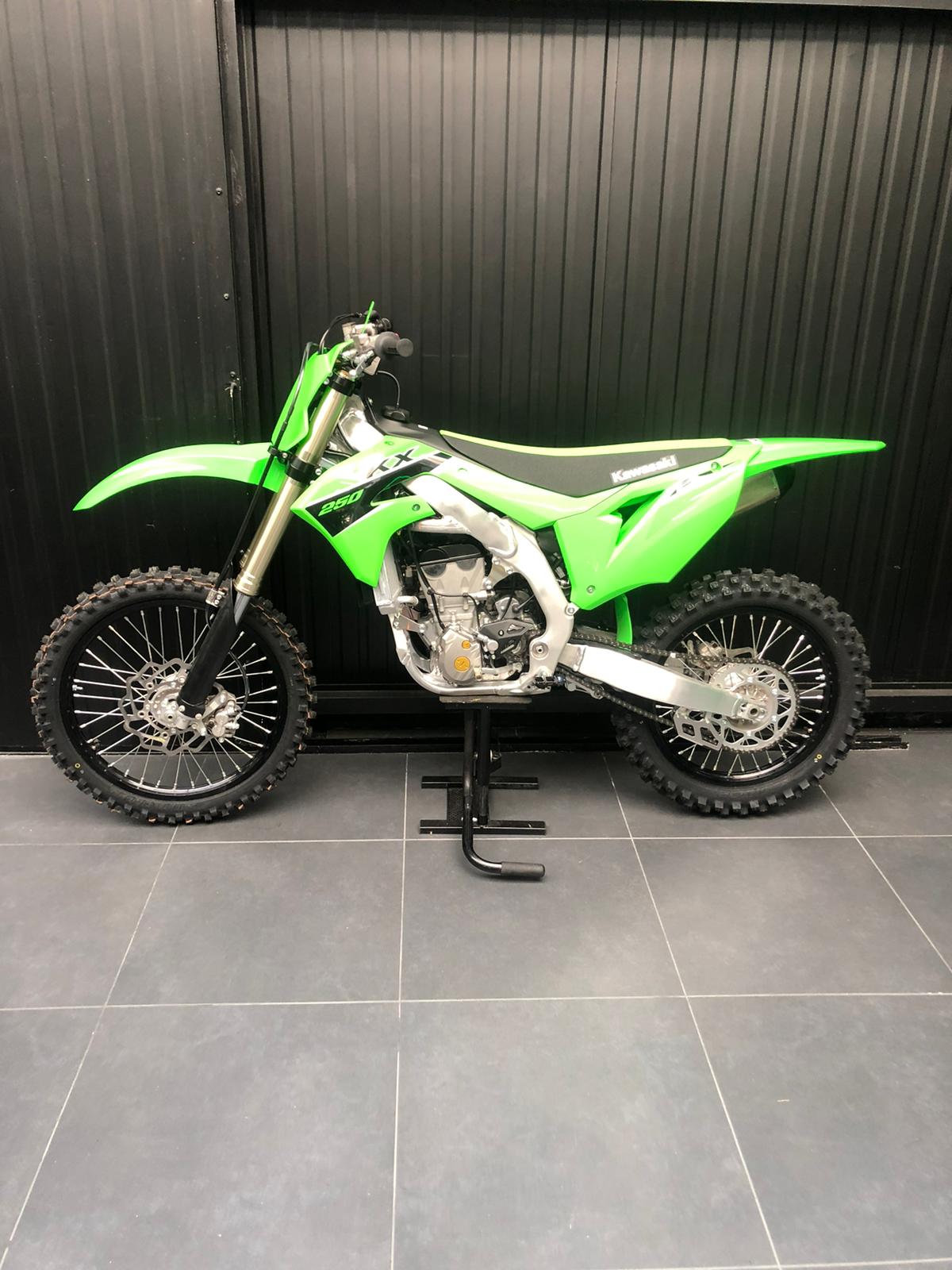 photo de KAWASAKI KX250F CROSS 250 occasion de couleur  en vente   St Thibault Des Vignes