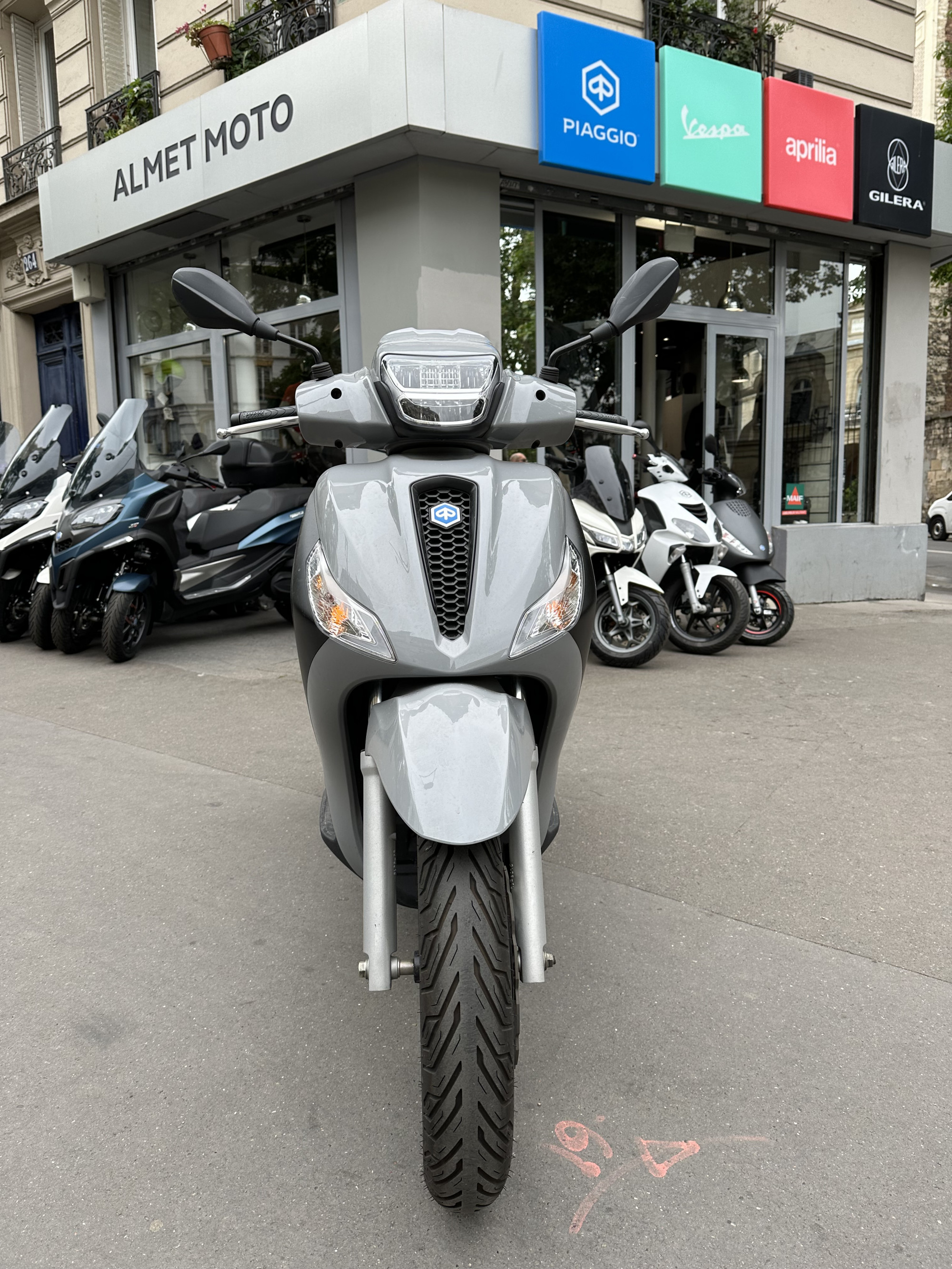 photo de PIAGGIO MEDLEY 125 S 125 occasion de couleur  en vente à Paris 12 n°3