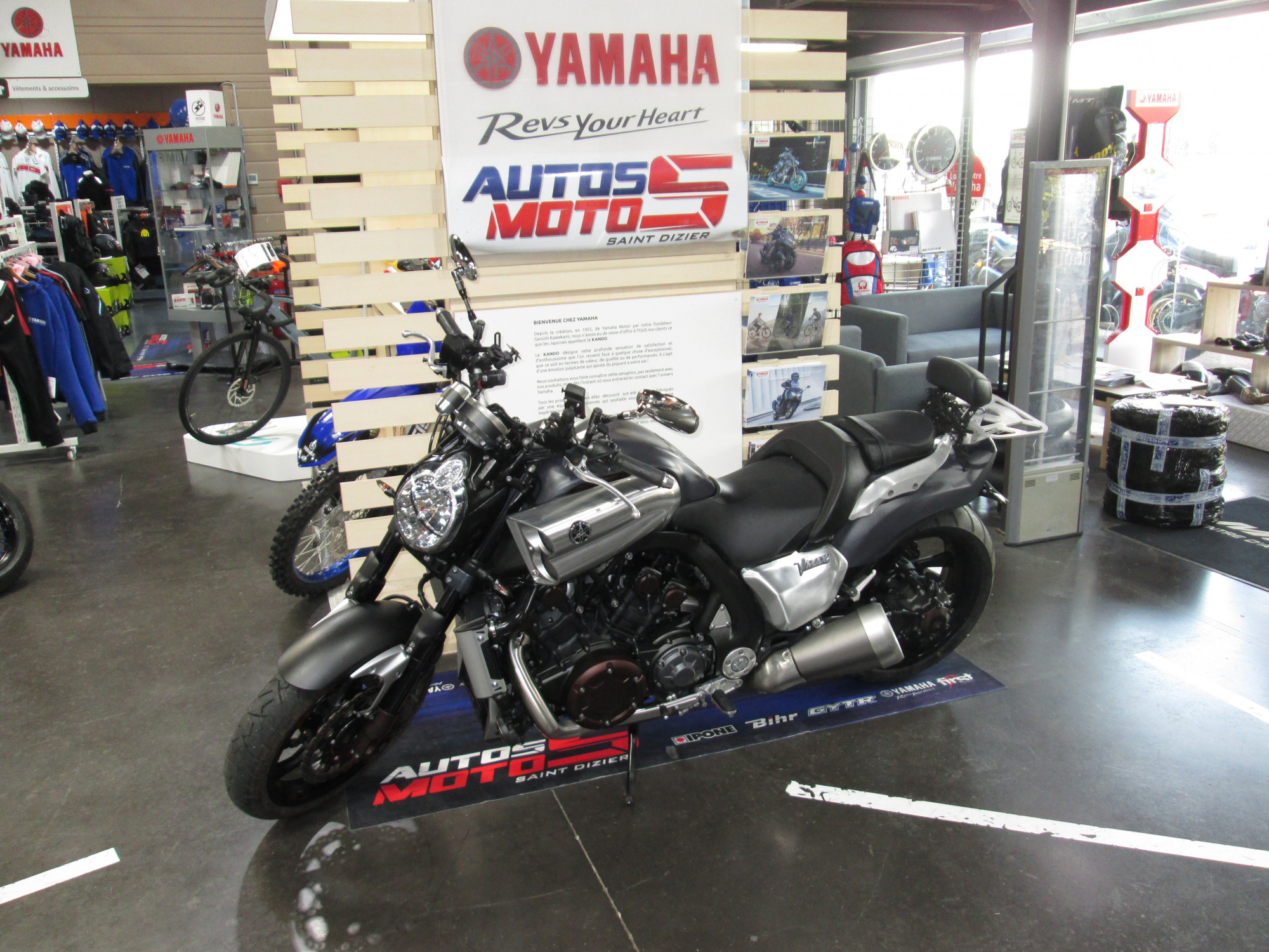 photo de YAMAHA 1700 VMAX 1700 occasion de couleur  en vente à St Dizier n°3