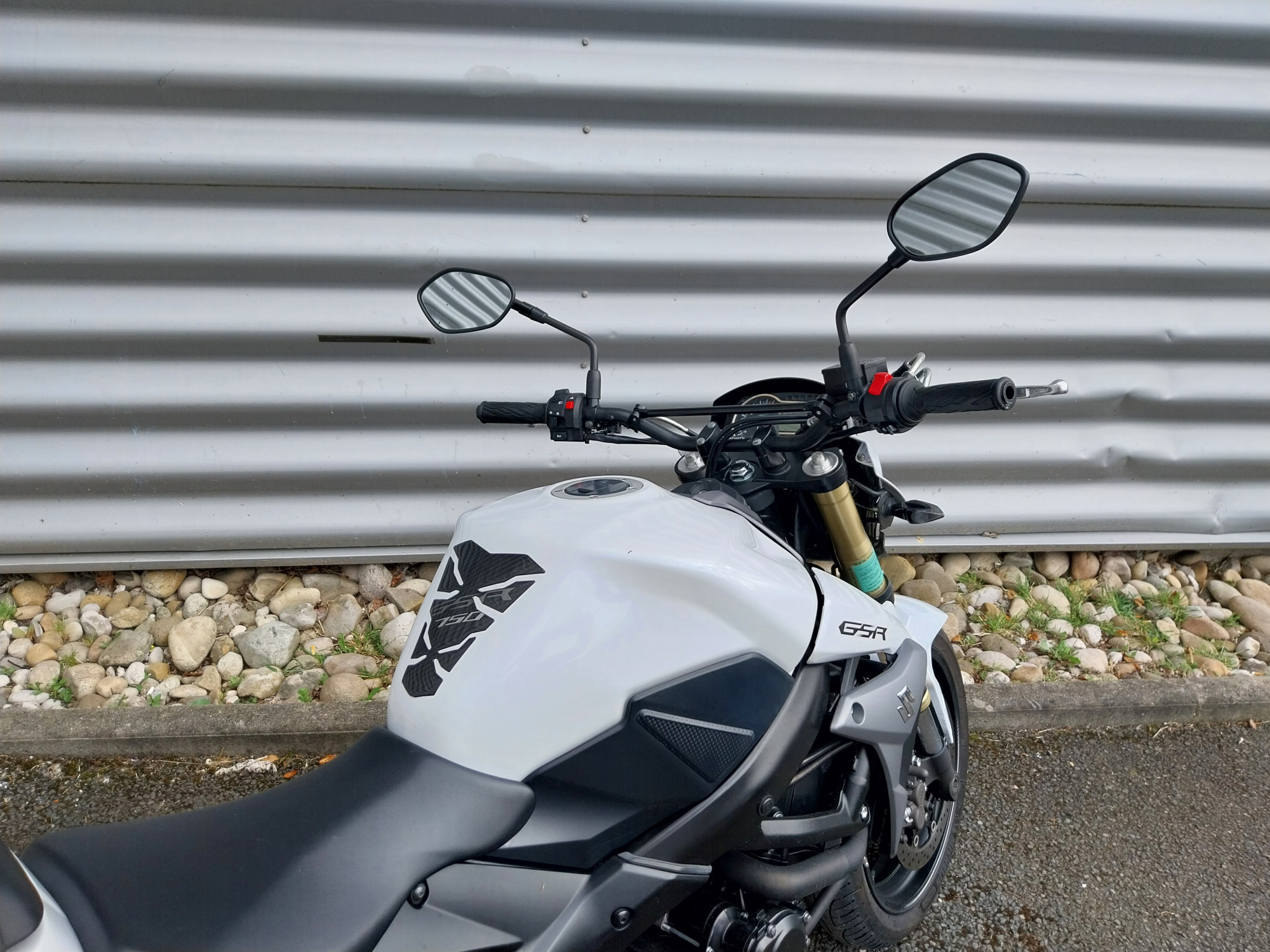 photo de SUZUKI GSR 750 L5 750 occasion de couleur  en vente   Brignais