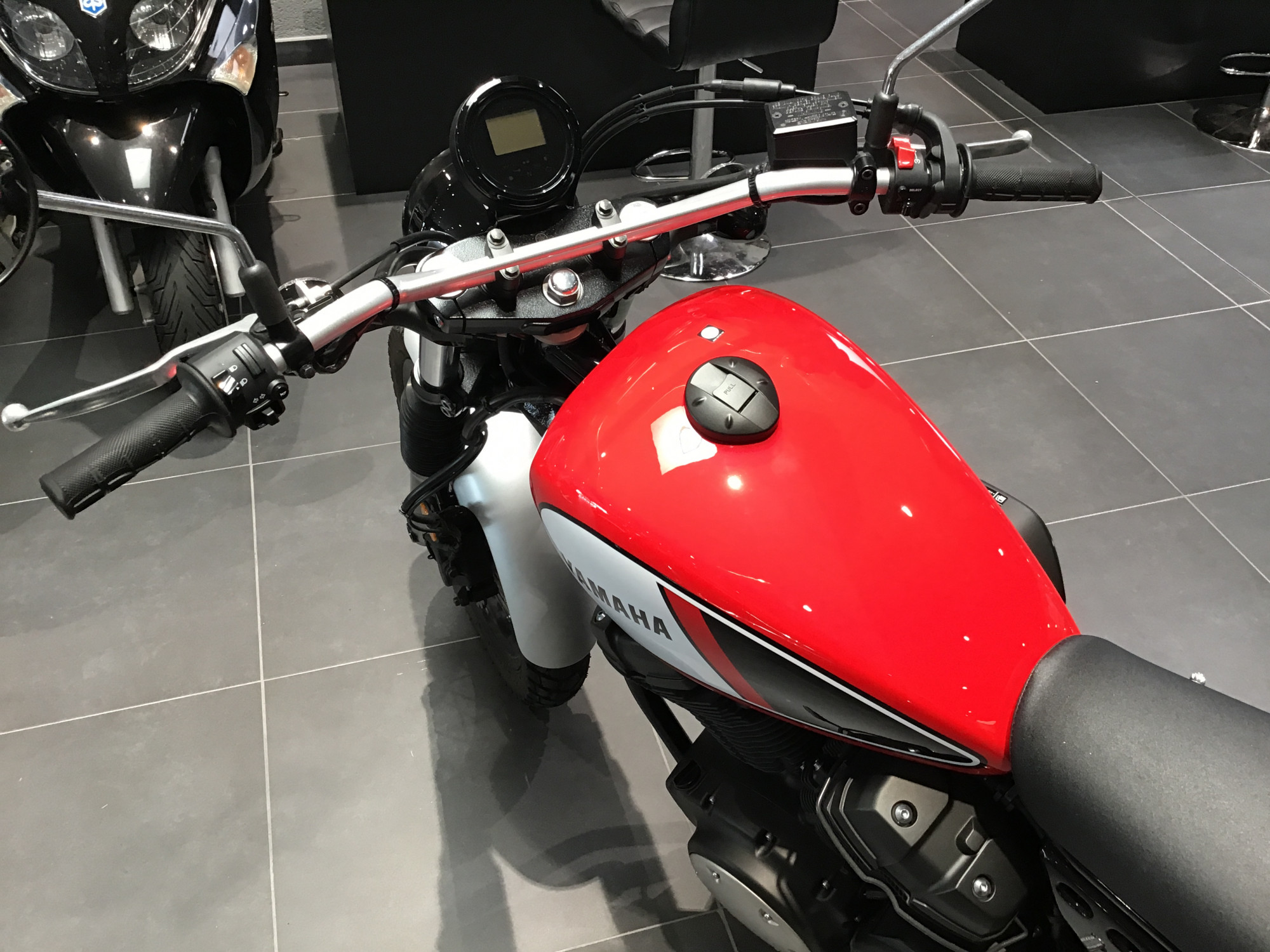 photo de YAMAHA SCR 950 950 occasion de couleur  en vente à Ploeren n°3