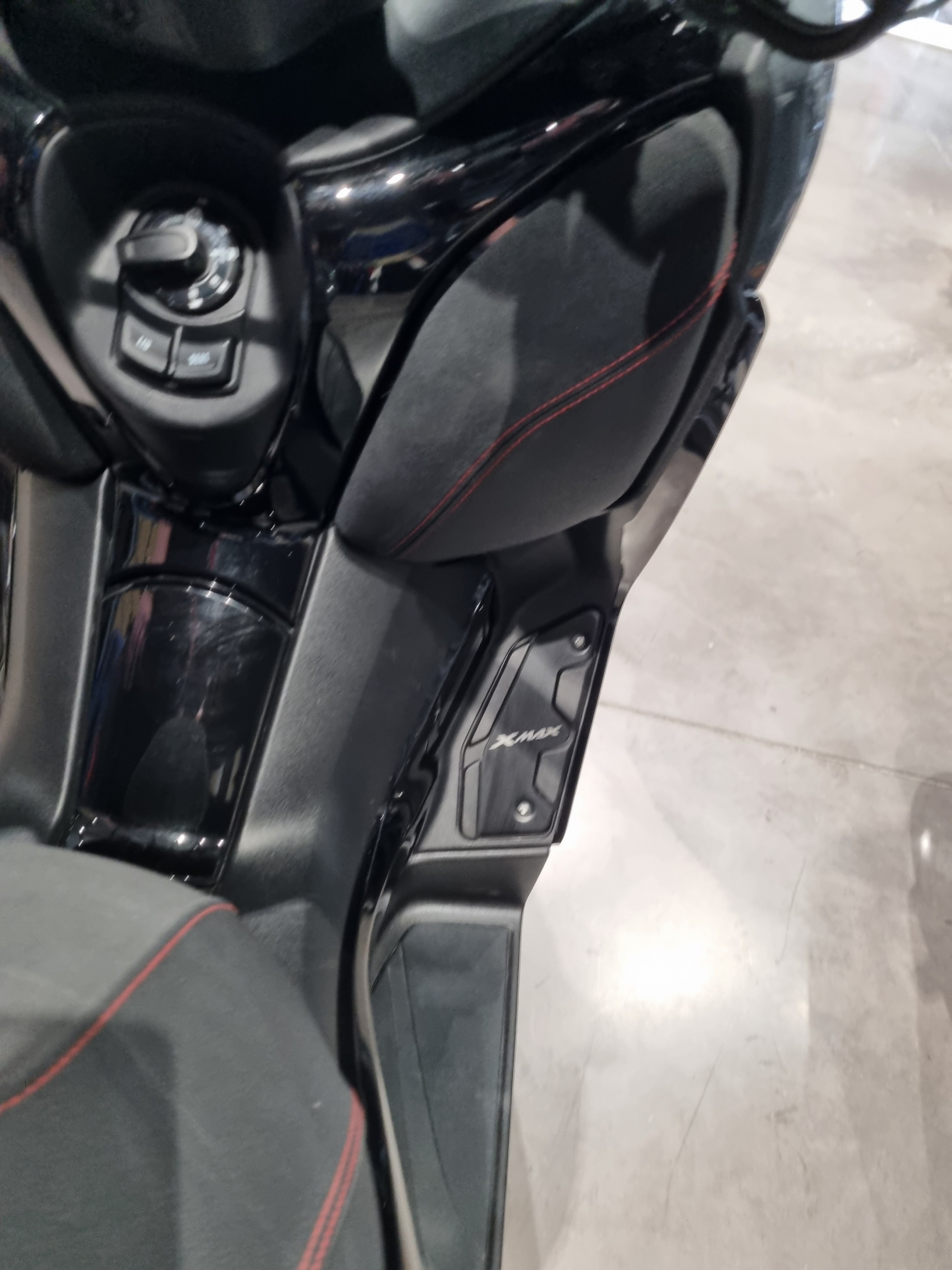 photo de YAMAHA XMAX 125 TECH MAX 125 occasion de couleur  en vente à Nemours n°3