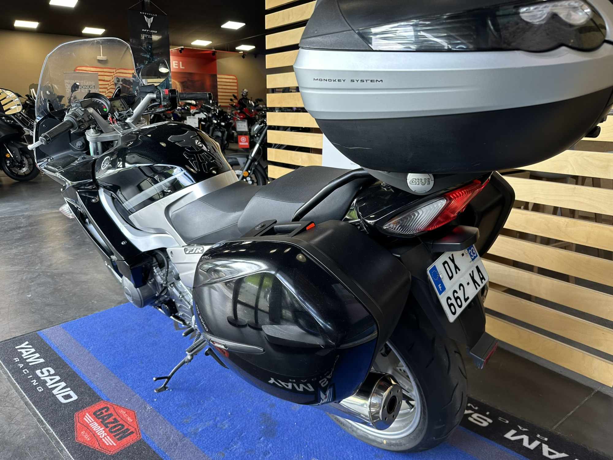 photo de YAMAHA FJR 1300 occasion de couleur  en vente à Royan n°3