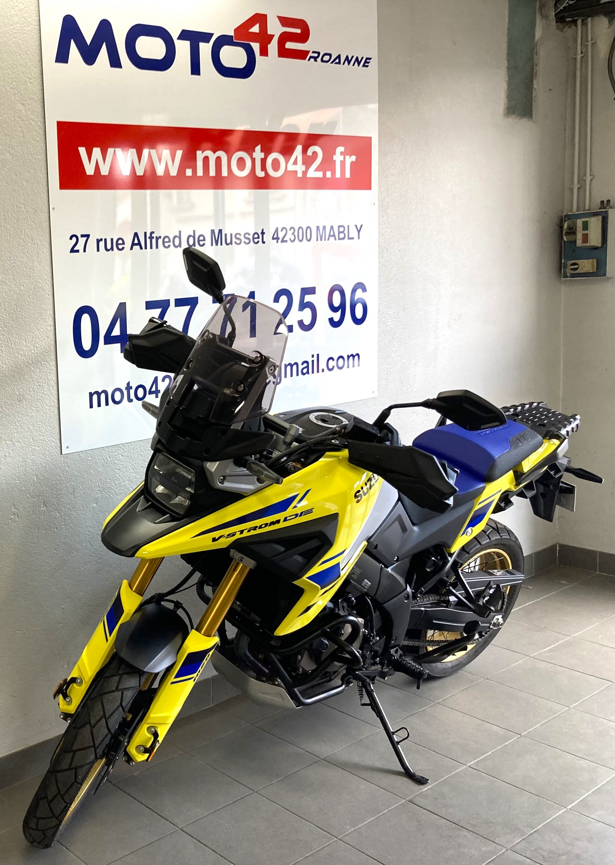 photo de SUZUKI DL 1050 V-STROM DE 1050 occasion de couleur  en vente à Mably n°2