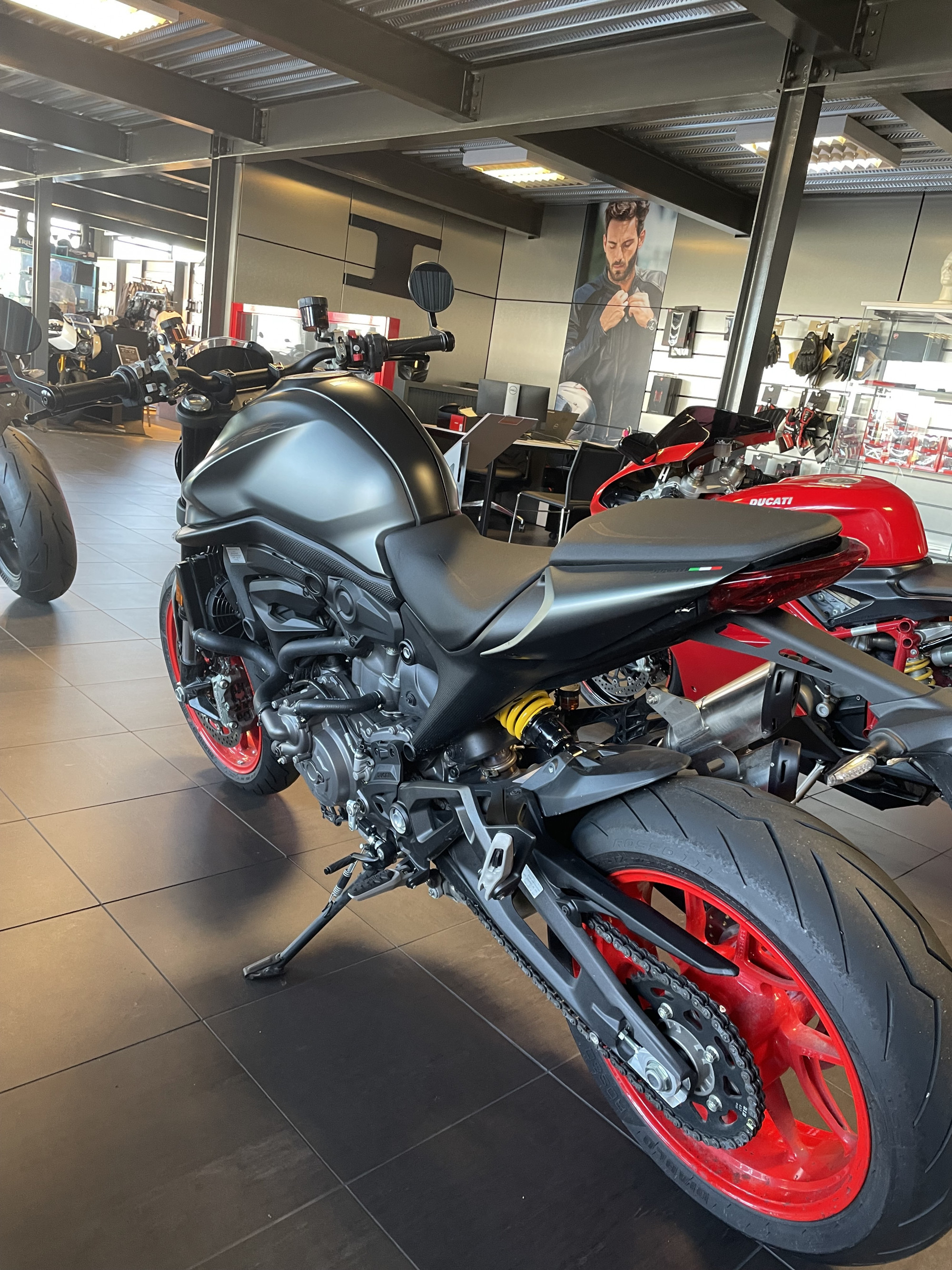 photo de DUCATI MONSTER PLUS 937 937 occasion de couleur  en vente à Dury n°2