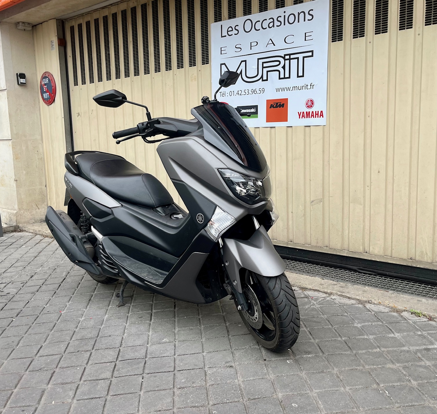 photo de YAMAHA NMAX 125 125 occasion de couleur  en vente à Chatillon n°2