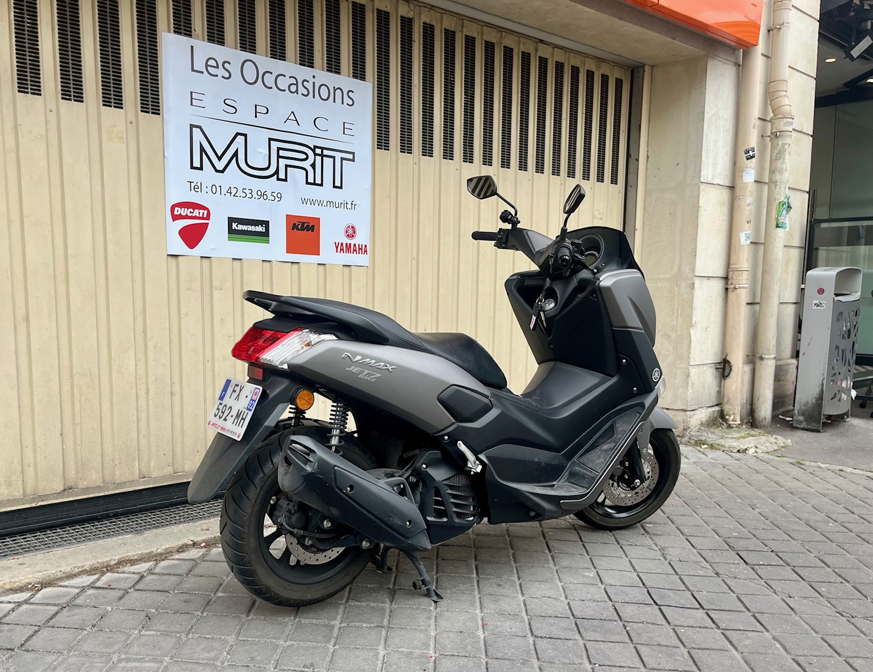 photo de YAMAHA NMAX 125 125 occasion de couleur  en vente à Chatillon n°3