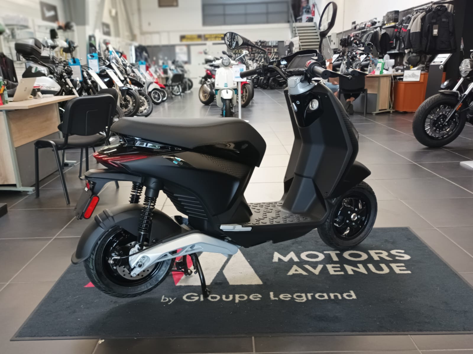 photo de PIAGGIO 1 ACTIVE 125 occasion de couleur  en vente à Le Mans n°1