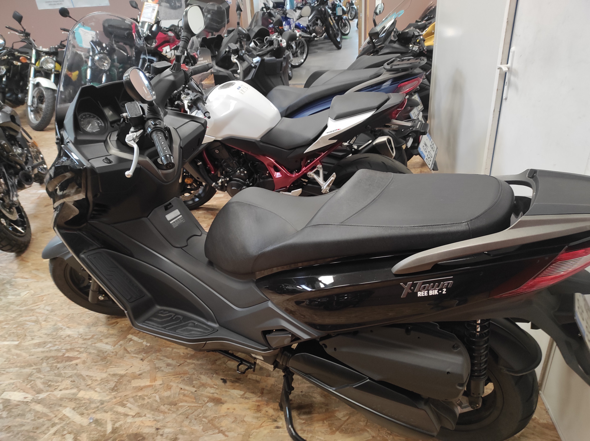 photo de KYMCO X-TOWN 300 300 occasion de couleur  en vente à Tregueux n°3