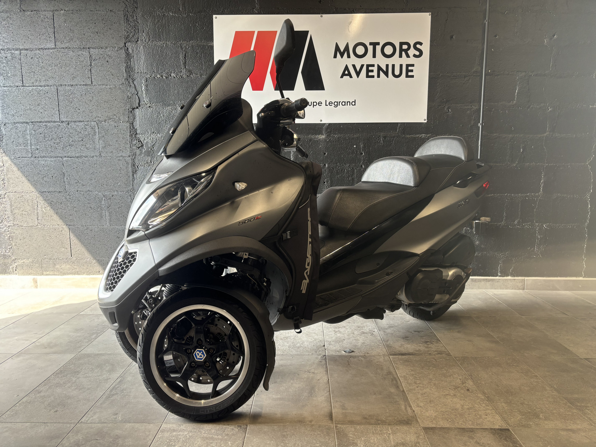 photo de PIAGGIO MP3 500 LT ABS 500 occasion de couleur  en vente à Tours n°2