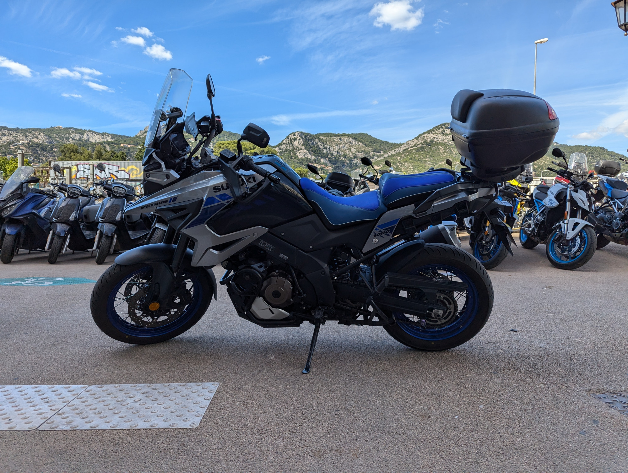 photo de SUZUKI DL 1000 V-STROM XT 1000 occasion de couleur  en vente à Toulon n°2