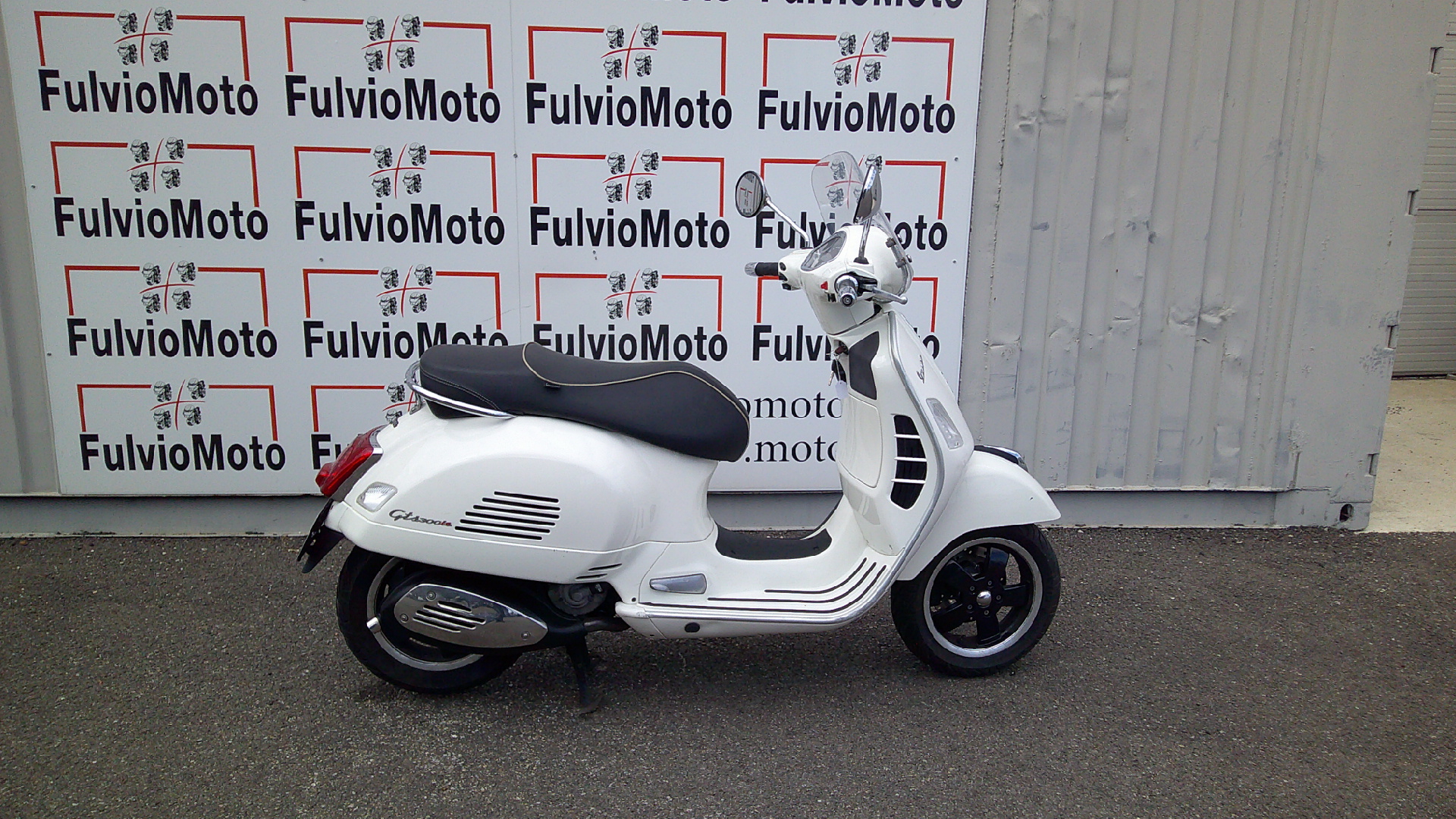 photo de PIAGGIO GTS 300 300 occasion de couleur  en vente à Arles n°3