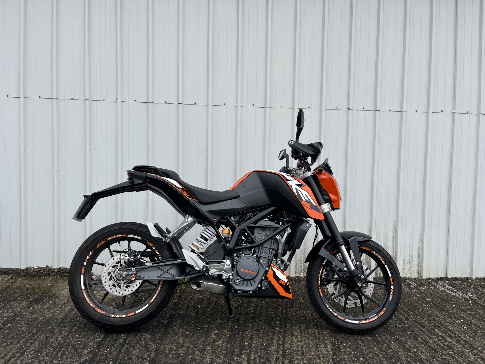 photo de KTM 125 DUKE 125 occasion de couleur  en vente à Orthez n°2