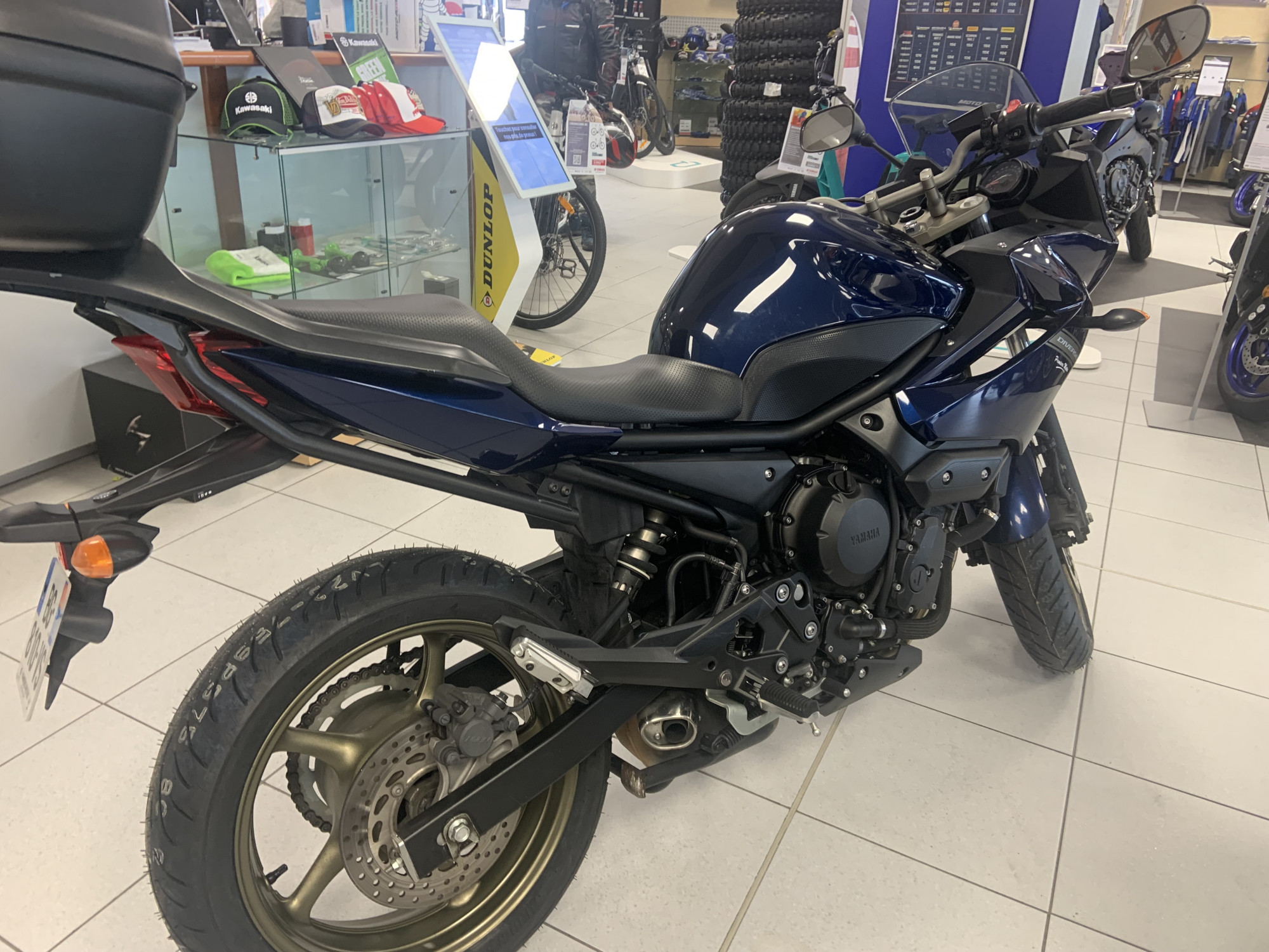 photo de YAMAHA XJ6-F DIVERSION 600 occasion de couleur  en vente à Pamiers n°1