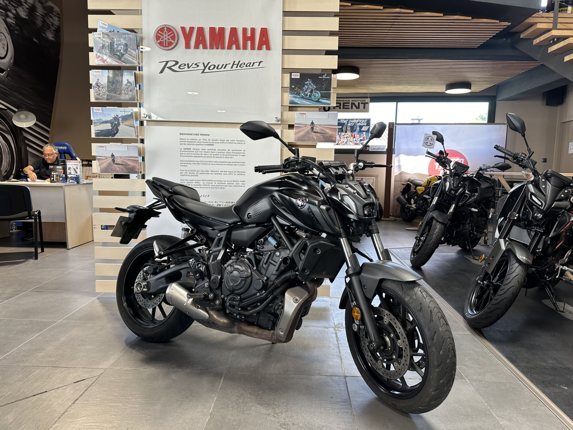 photo de YAMAHA MT-07 (47.5CV) 695 occasion de couleur  en vente à Anglet n°2