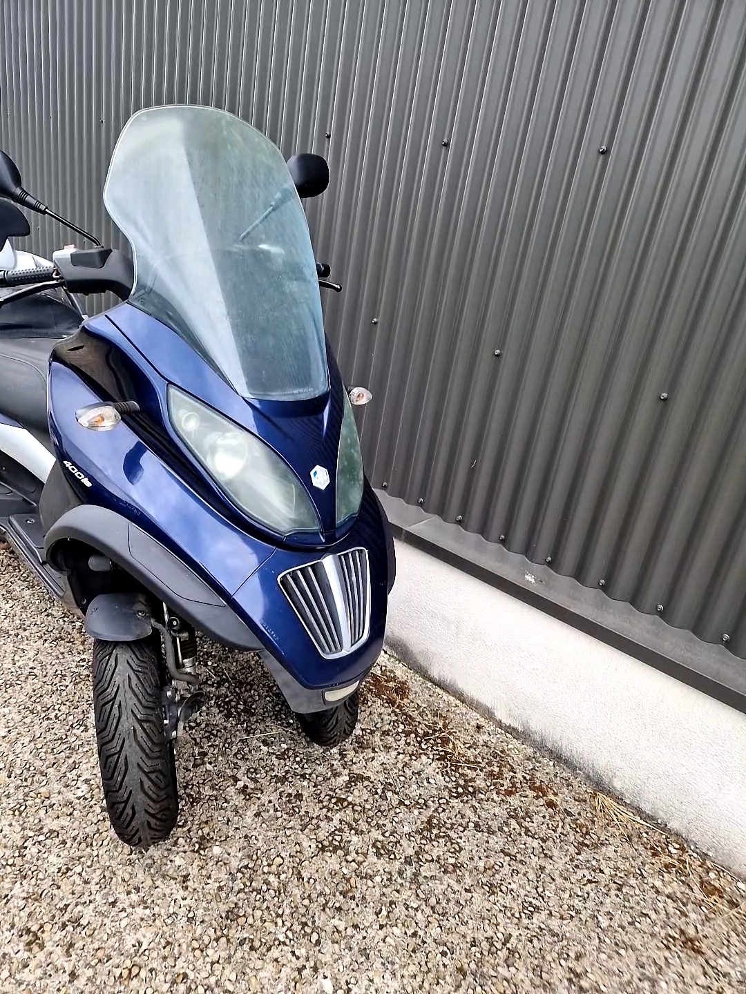 photo de PIAGGIO MP3 400 occasion de couleur  en vente à St Maximin n°2