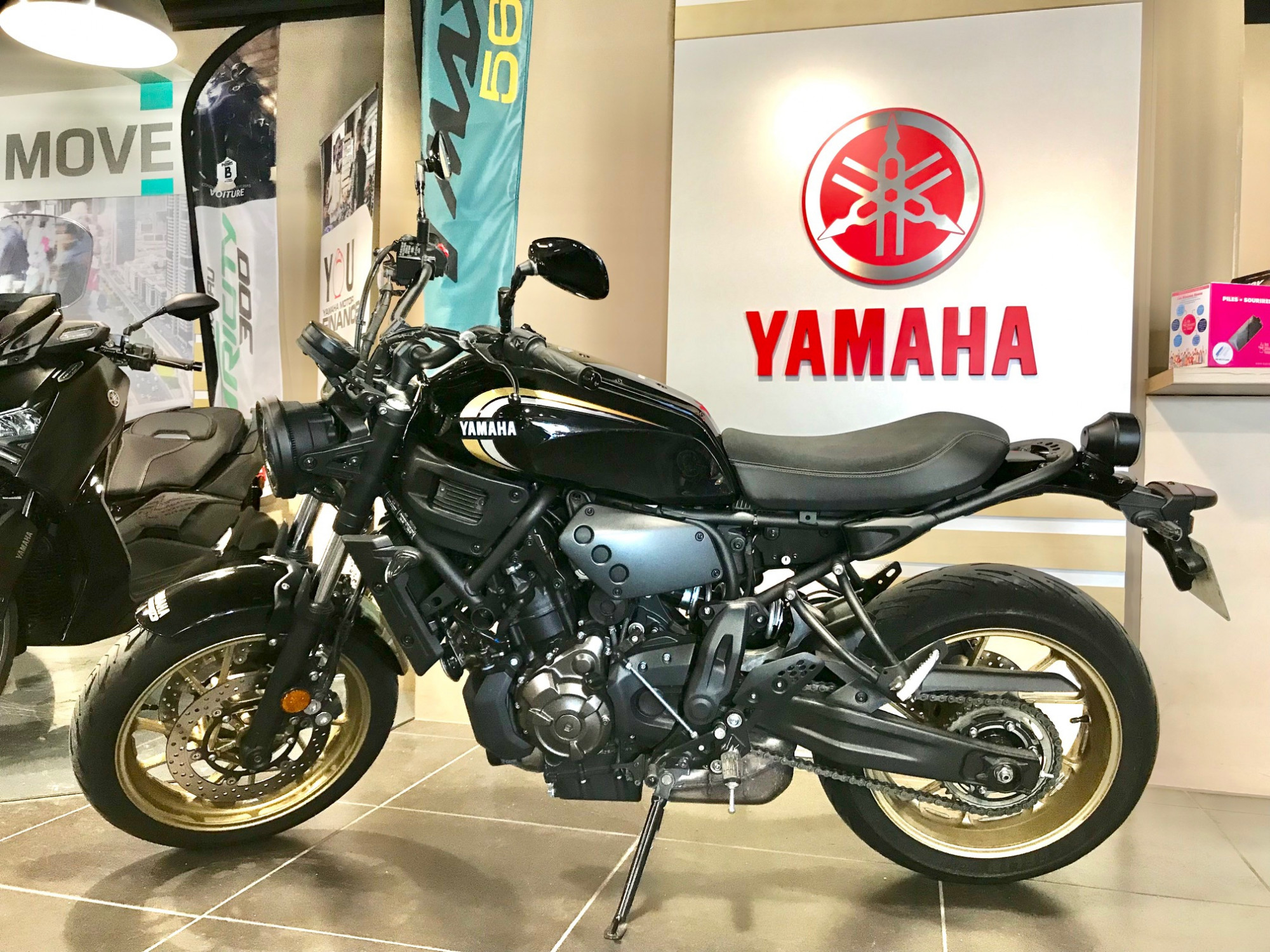 photo de YAMAHA XSR 700 ABS 700 occasion de couleur  en vente à Vitrolles n°2