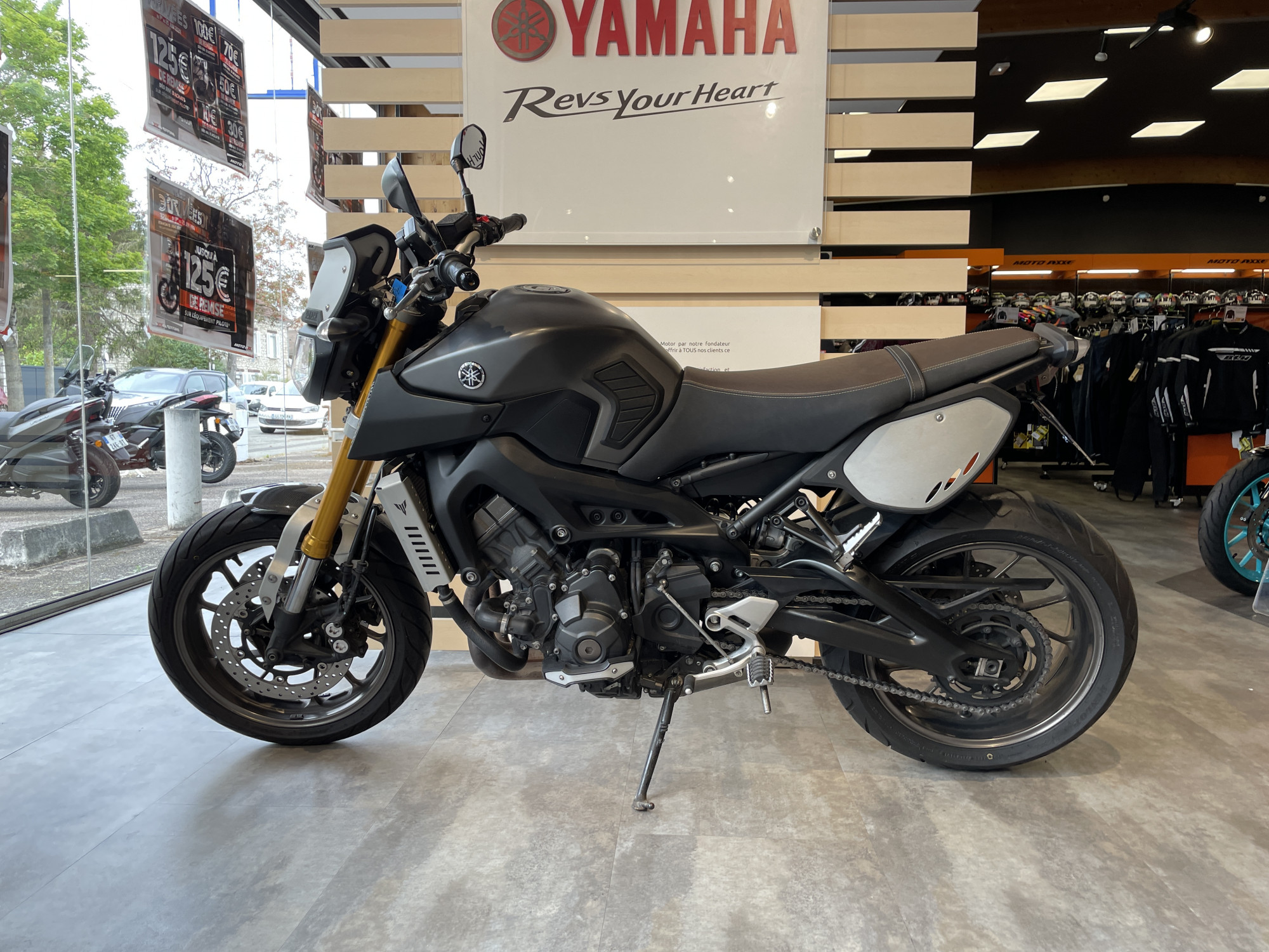 photo de YAMAHA MT-09 SPORT TR. 847 occasion de couleur  en vente à Vernon n°2