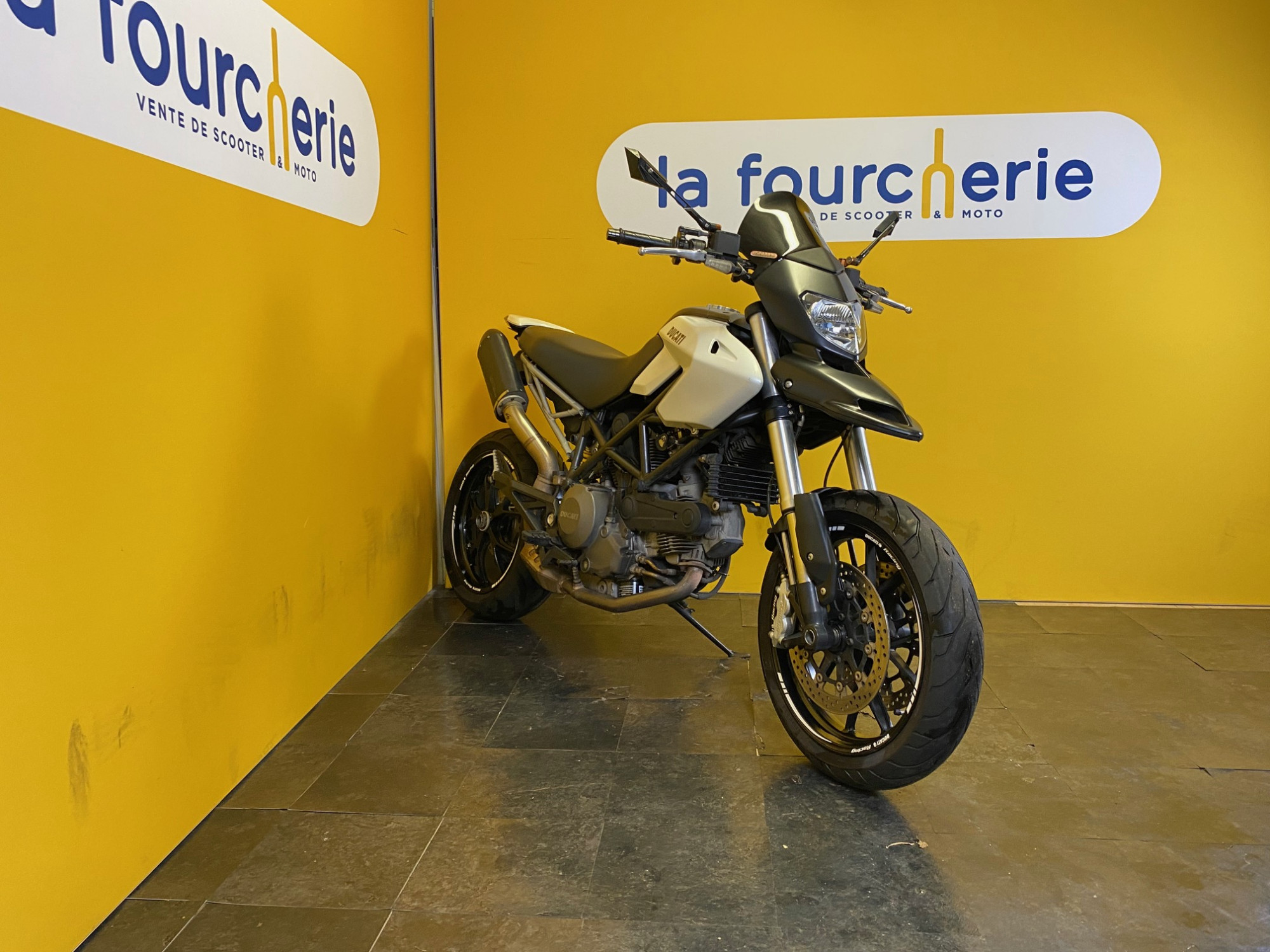 photo de DUCATI HYPERMOTARD 796 occasion de couleur  en vente à Paris 15 n°3