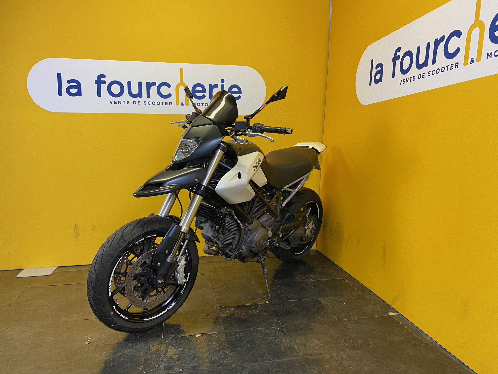 photo de DUCATI HYPERMOTARD 796 occasion de couleur  en vente   Paris 15