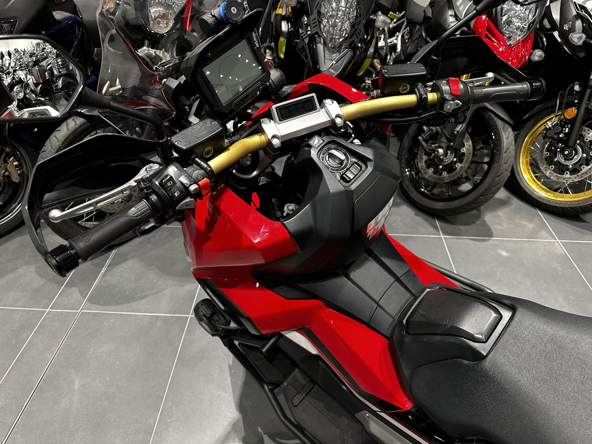 photo de HONDA X-ADV 750 occasion de couleur  en vente à Ploeren n°3