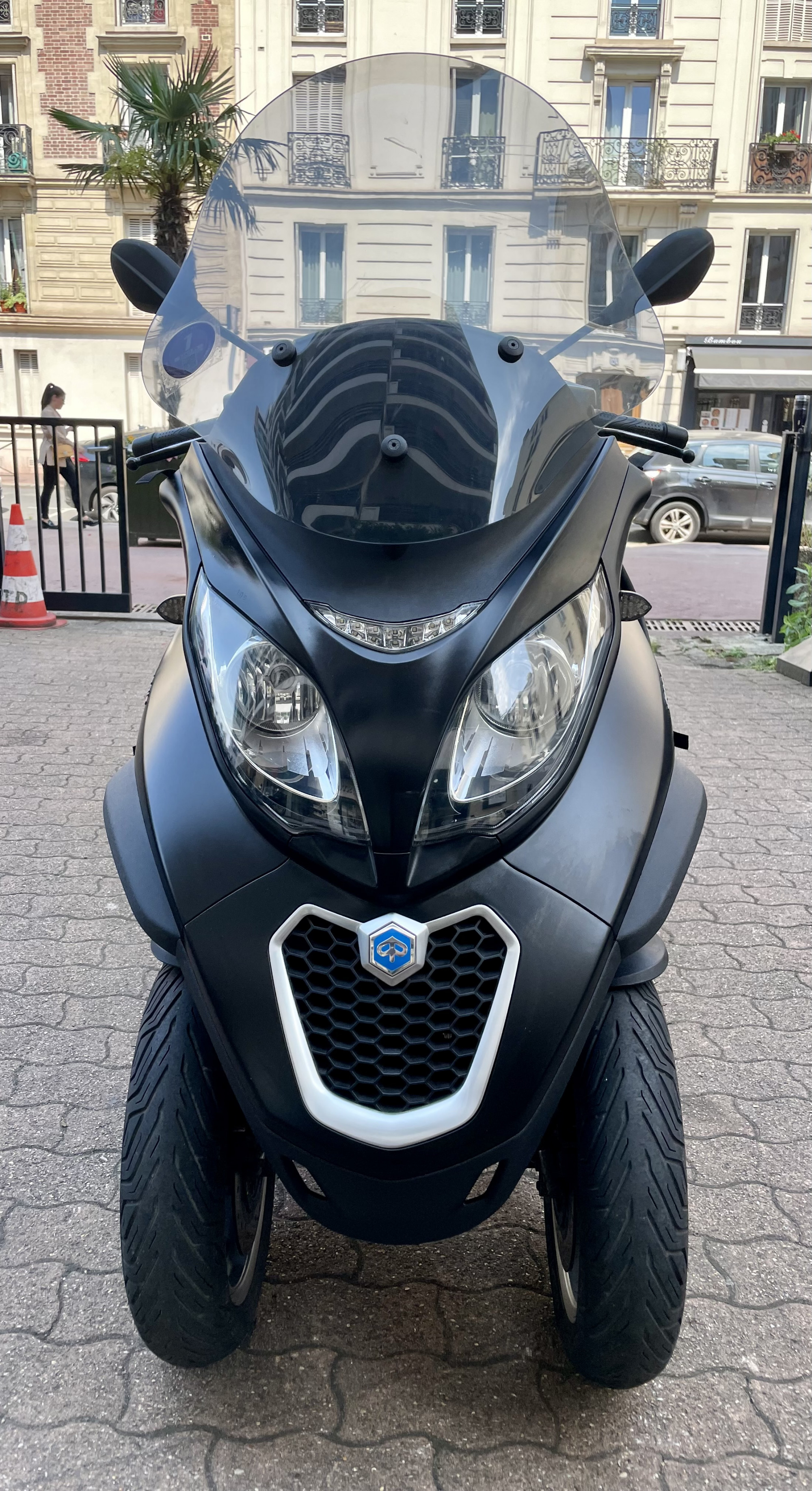 photo de PIAGGIO MP3 500 ABS-ASR 500 occasion de couleur  en vente à Levallois Perret n°3