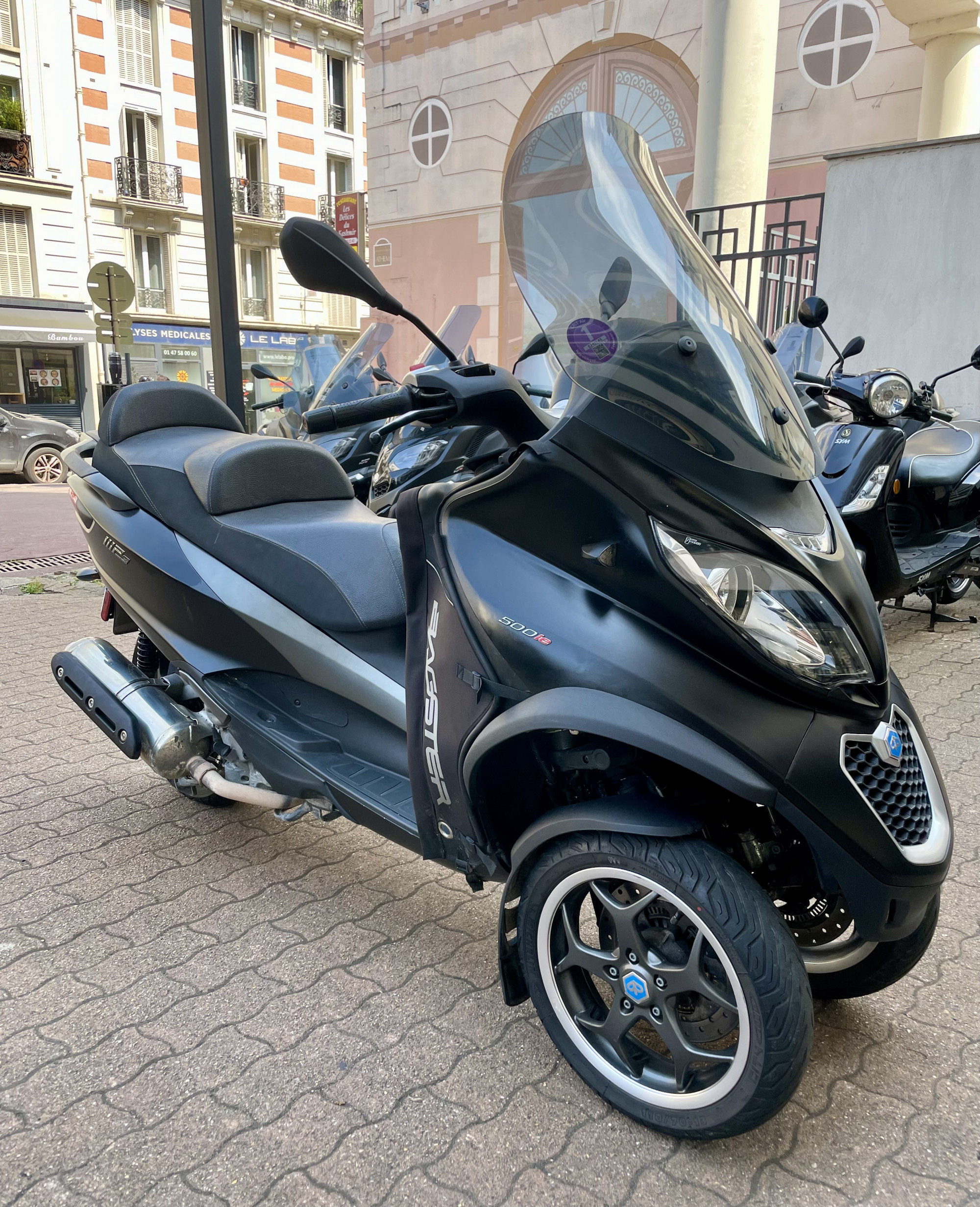 photo de PIAGGIO MP3 500 ABS-ASR 500 occasion de couleur  en vente à Levallois Perret n°2