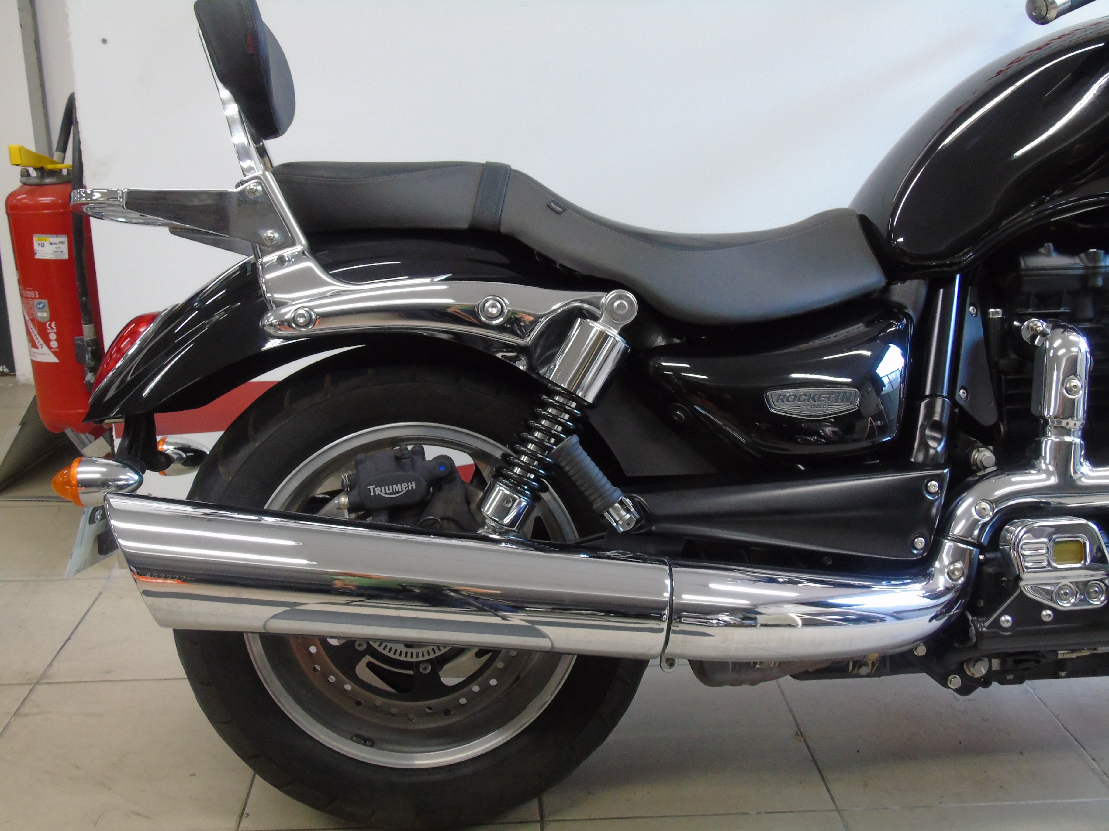 photo de TRIUMPH ROCKET 3 ROADSTER 2300 occasion de couleur  en vente à Mougins n°2