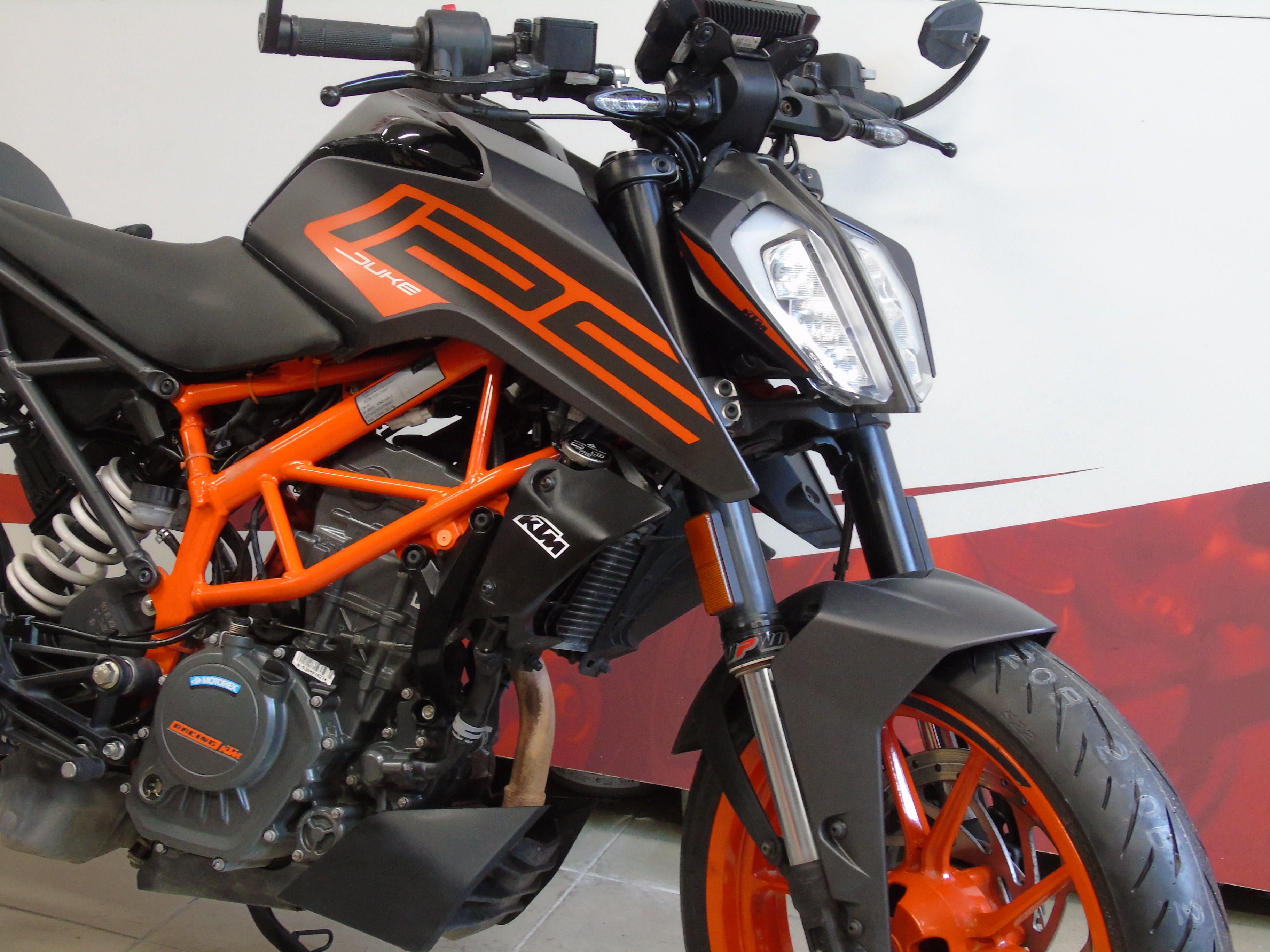 photo de KTM DUKE 125 125 occasion de couleur  en vente à Mougins n°3