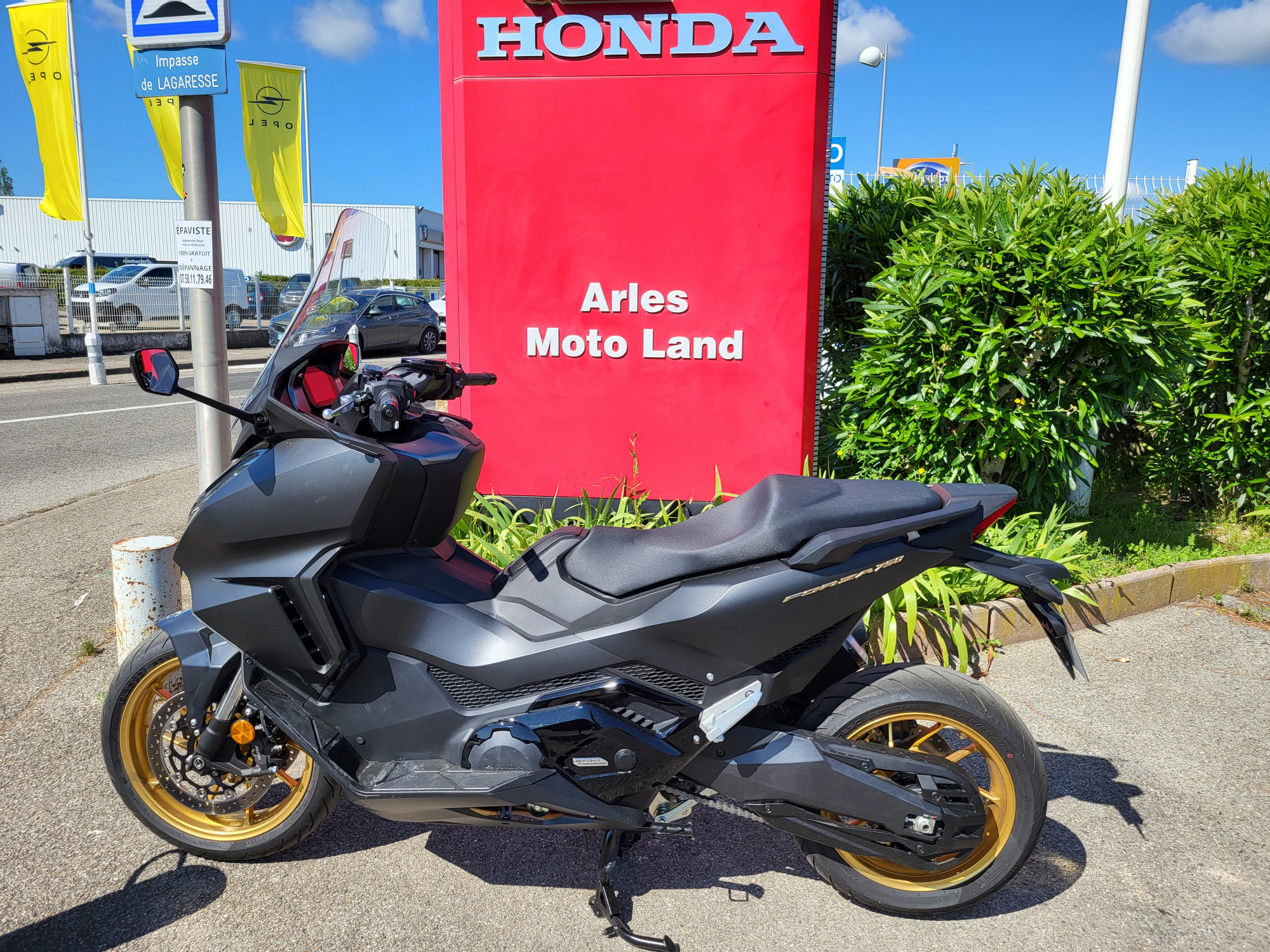 photo de HONDA NSS FORZA 750 750 occasion de couleur  en vente à Arles n°1