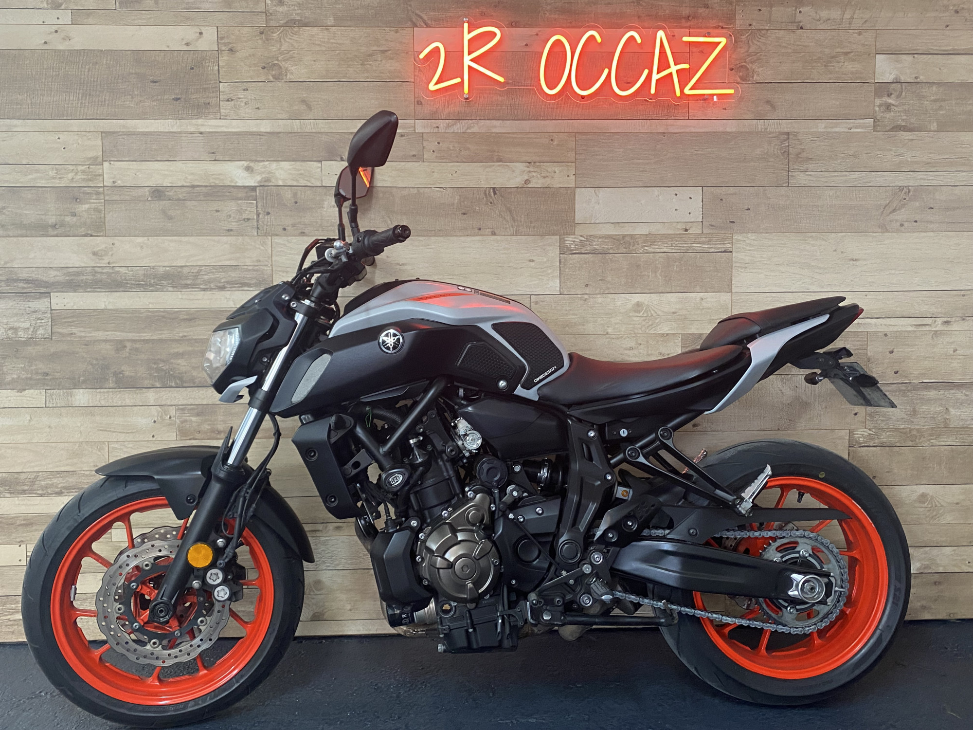 photo de YAMAHA MT-07 (47.5CV) 695 occasion de couleur  en vente à St Bonnet De Mure n°3