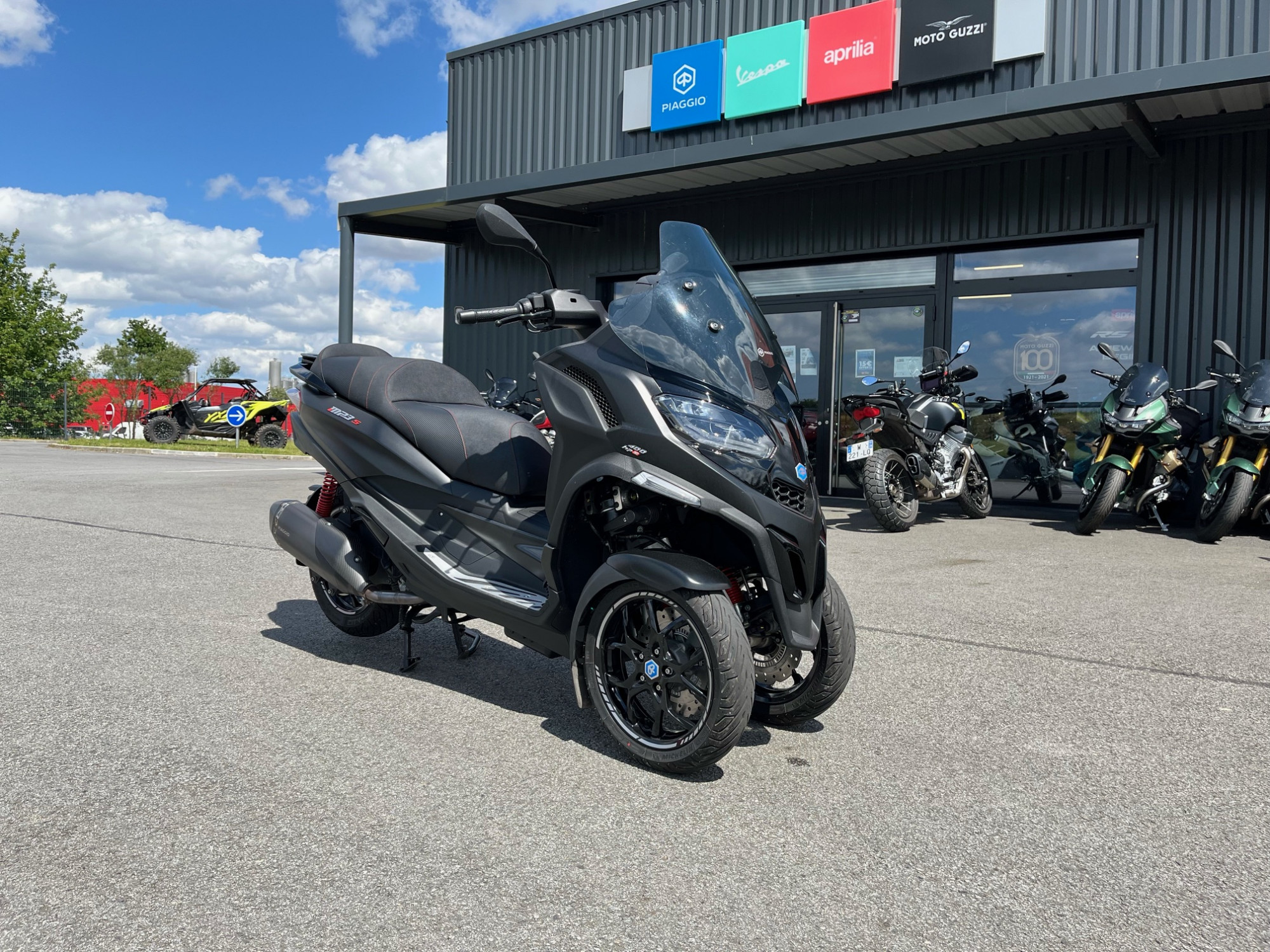 photo de PIAGGIO MP3 400 occasion de couleur  en vente à St Thuriau n°3