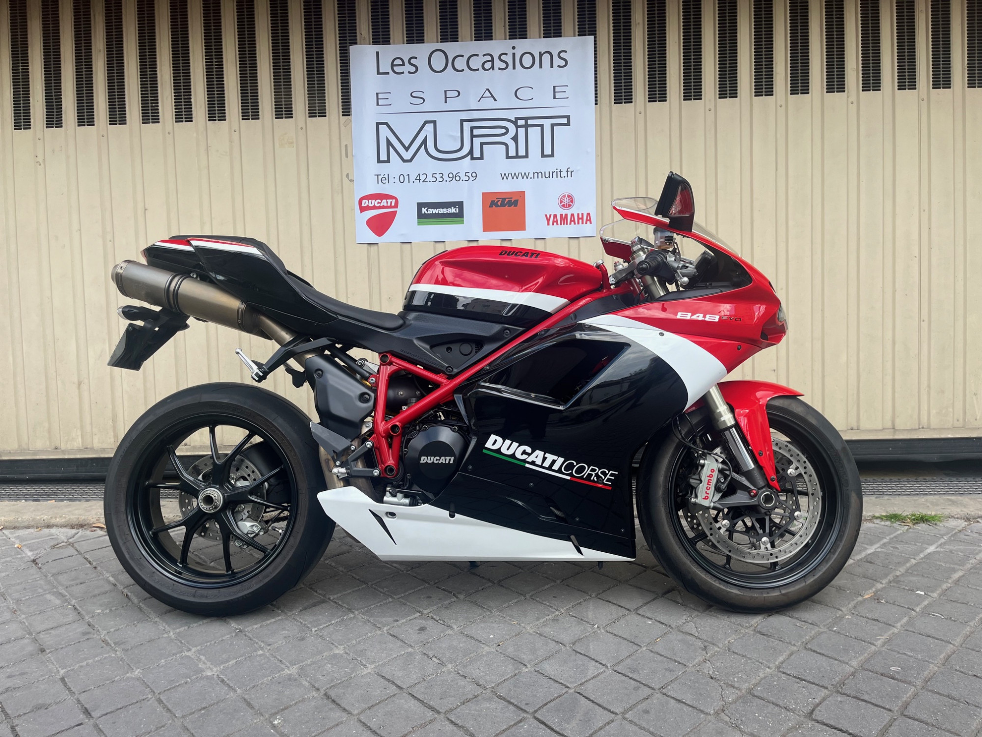 photo de DUCATI SUPERBIKE 848  EVO SE 848 occasion de couleur  en vente   Chatillon