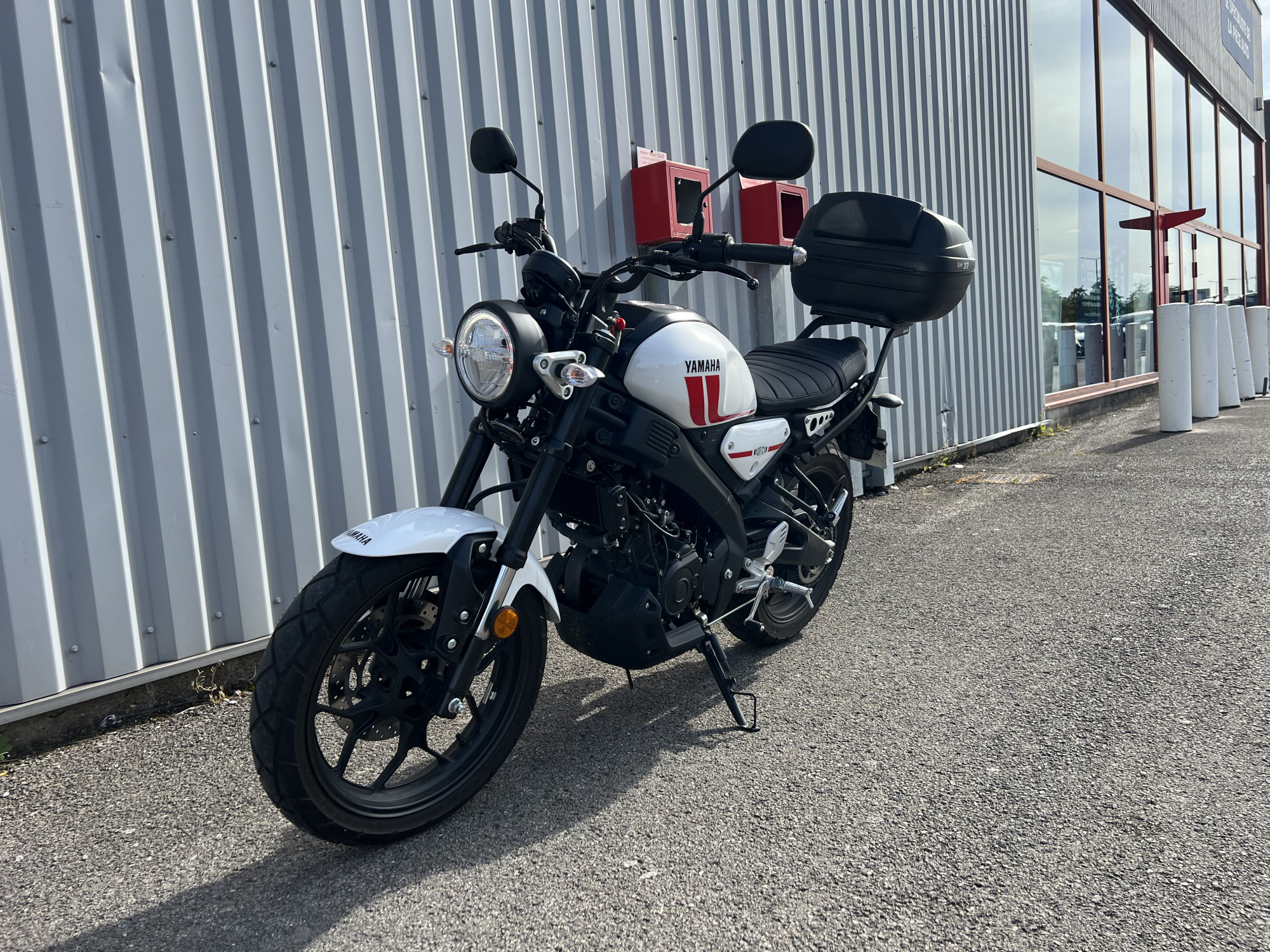 photo de YAMAHA XSR 125 125 occasion de couleur  en vente à Calais n°3