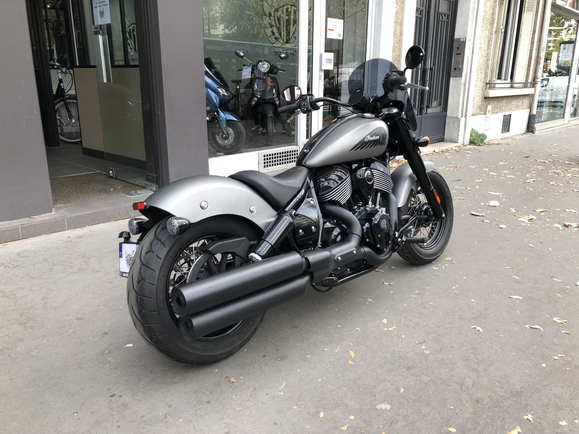 photo de INDIAN CHIEF 1900 BOBBER DARK HORSE 1900 occasion de couleur  en vente à Paris 17 n°3