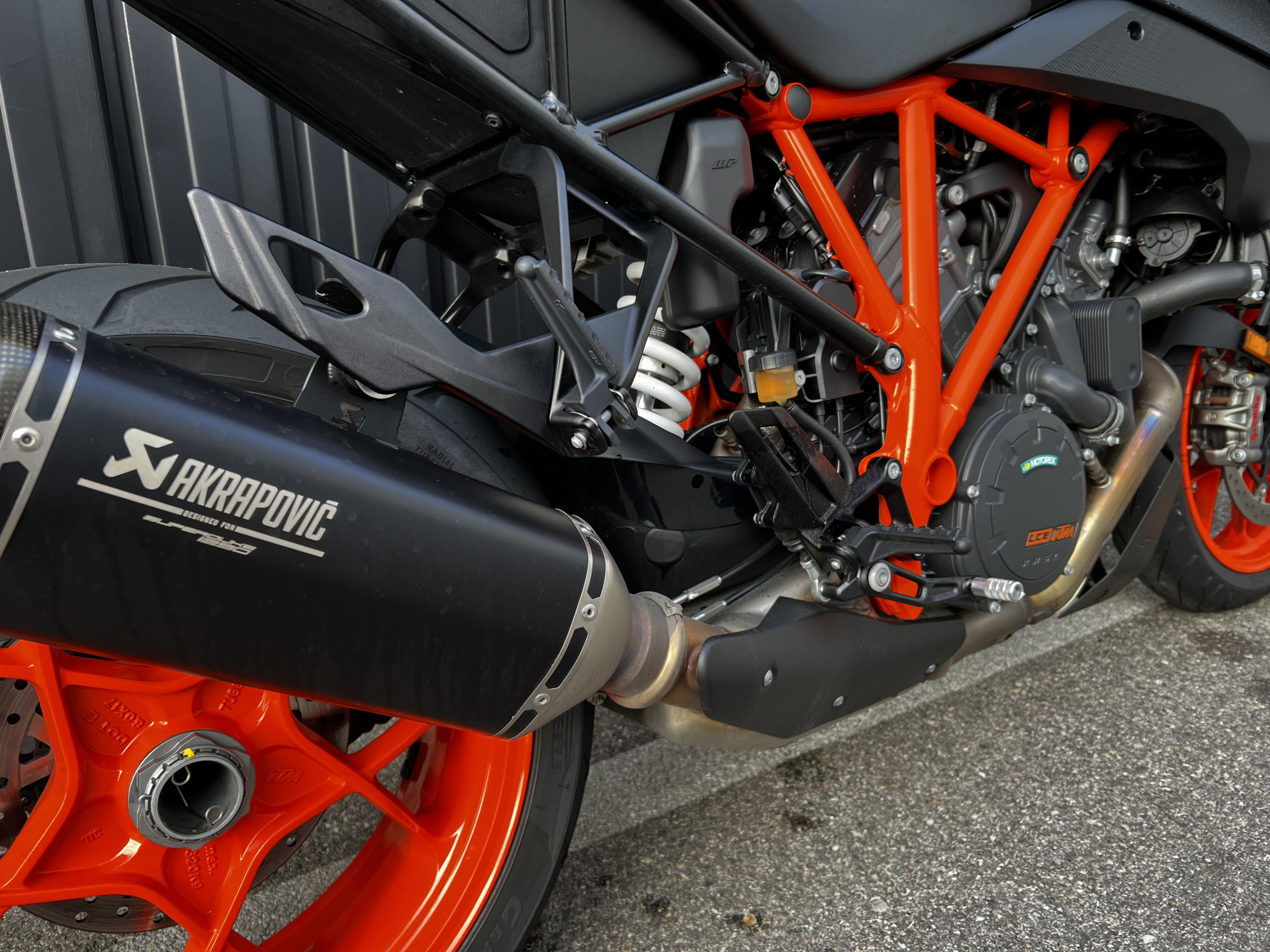 photo de KTM KTM 1290 SUPER DUKE GT 2021 1290 occasion de couleur  en vente à St etienne n°3