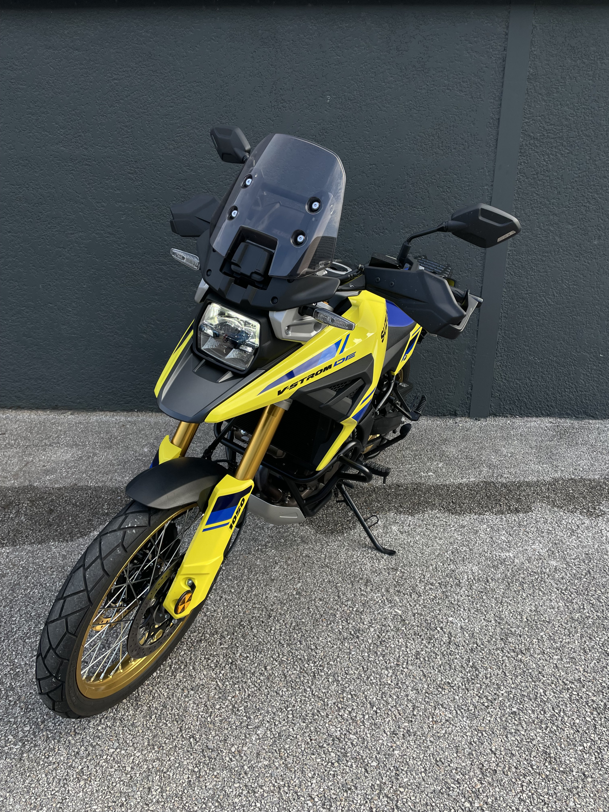 photo de SUZUKI DL 1050 V-STROM DE 1050 occasion de couleur  en vente à Perpignan n°3