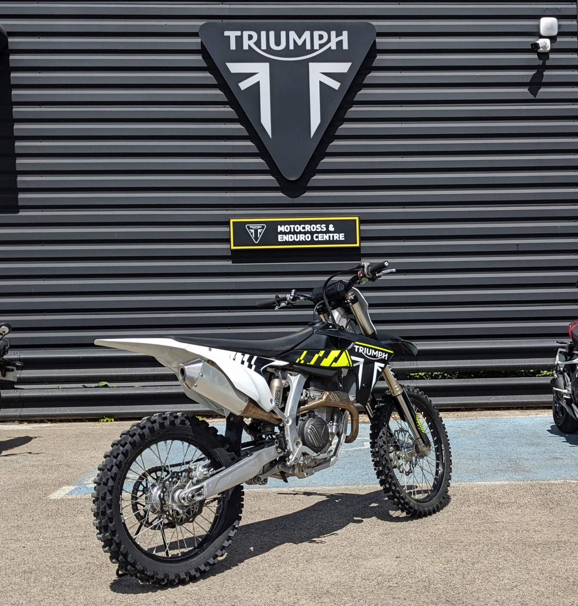 photo de TRIUMPH TF 250-X 250 occasion de couleur  en vente à Nimes n°3