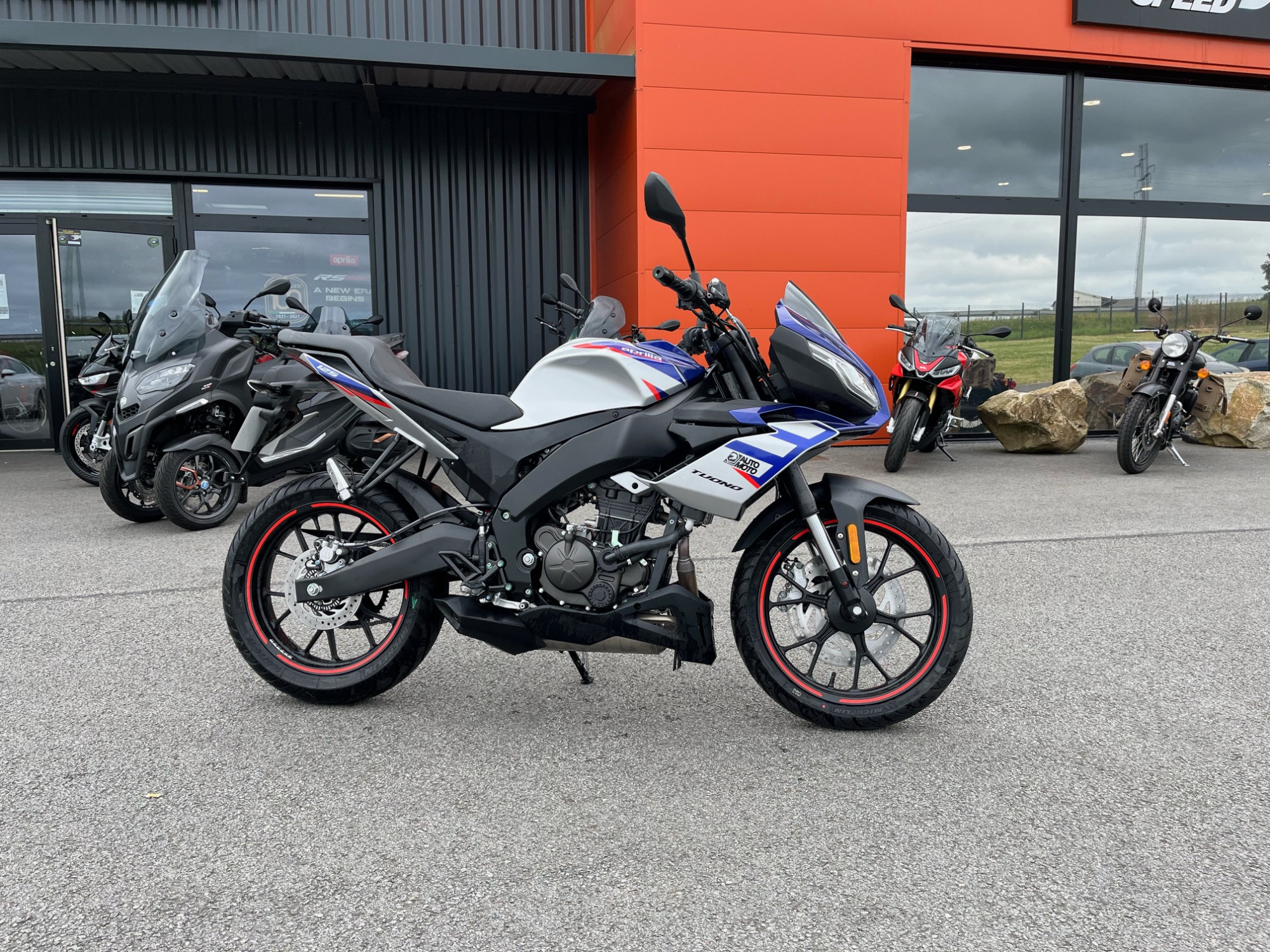 photo de APRILIA TUONO 125 ABS 125 occasion de couleur  en vente à St Thuriau n°2