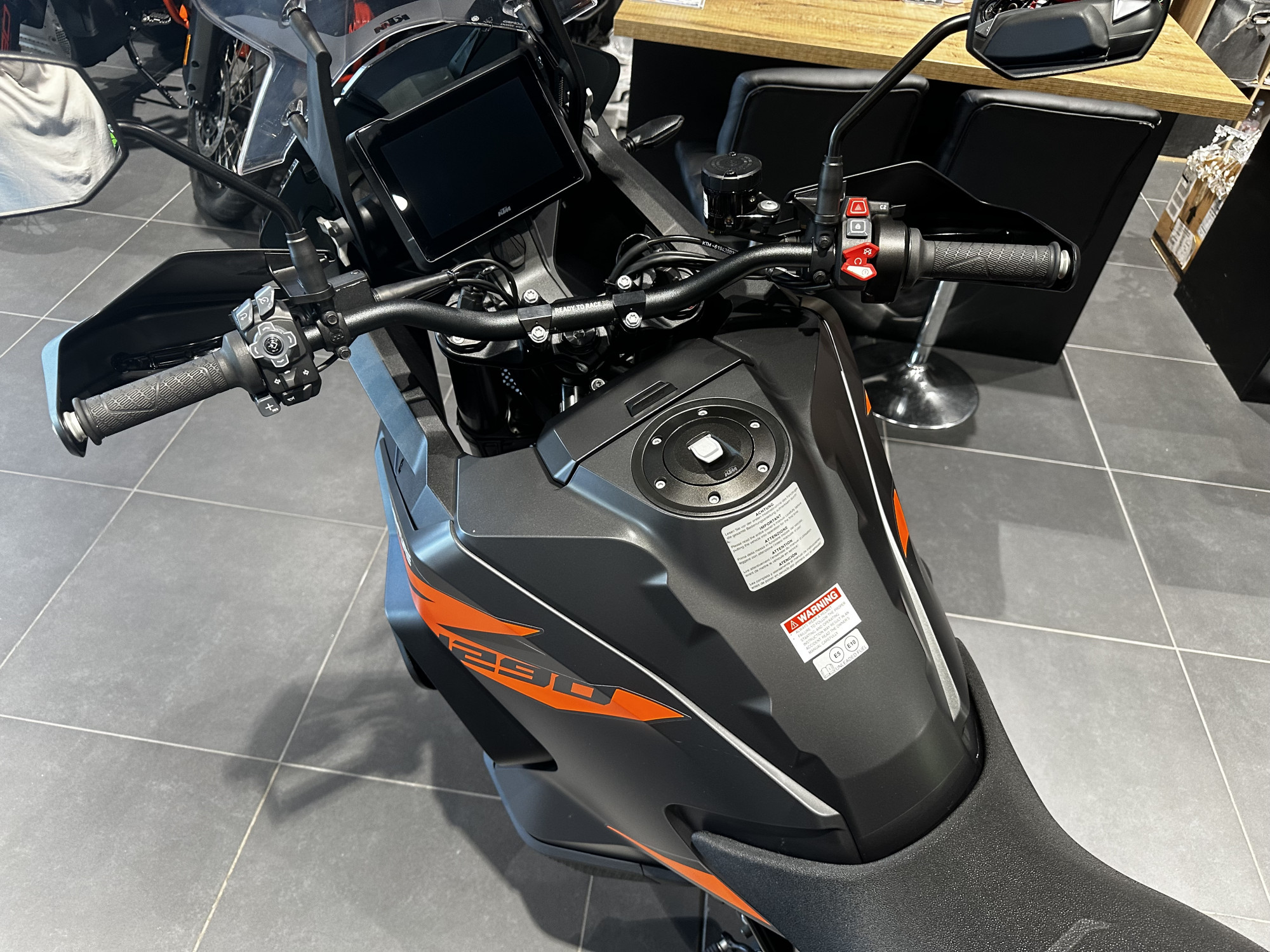 photo de KTM 1290 SUPER ADVENTURE S 1290 occasion de couleur  en vente à Ploeren n°1