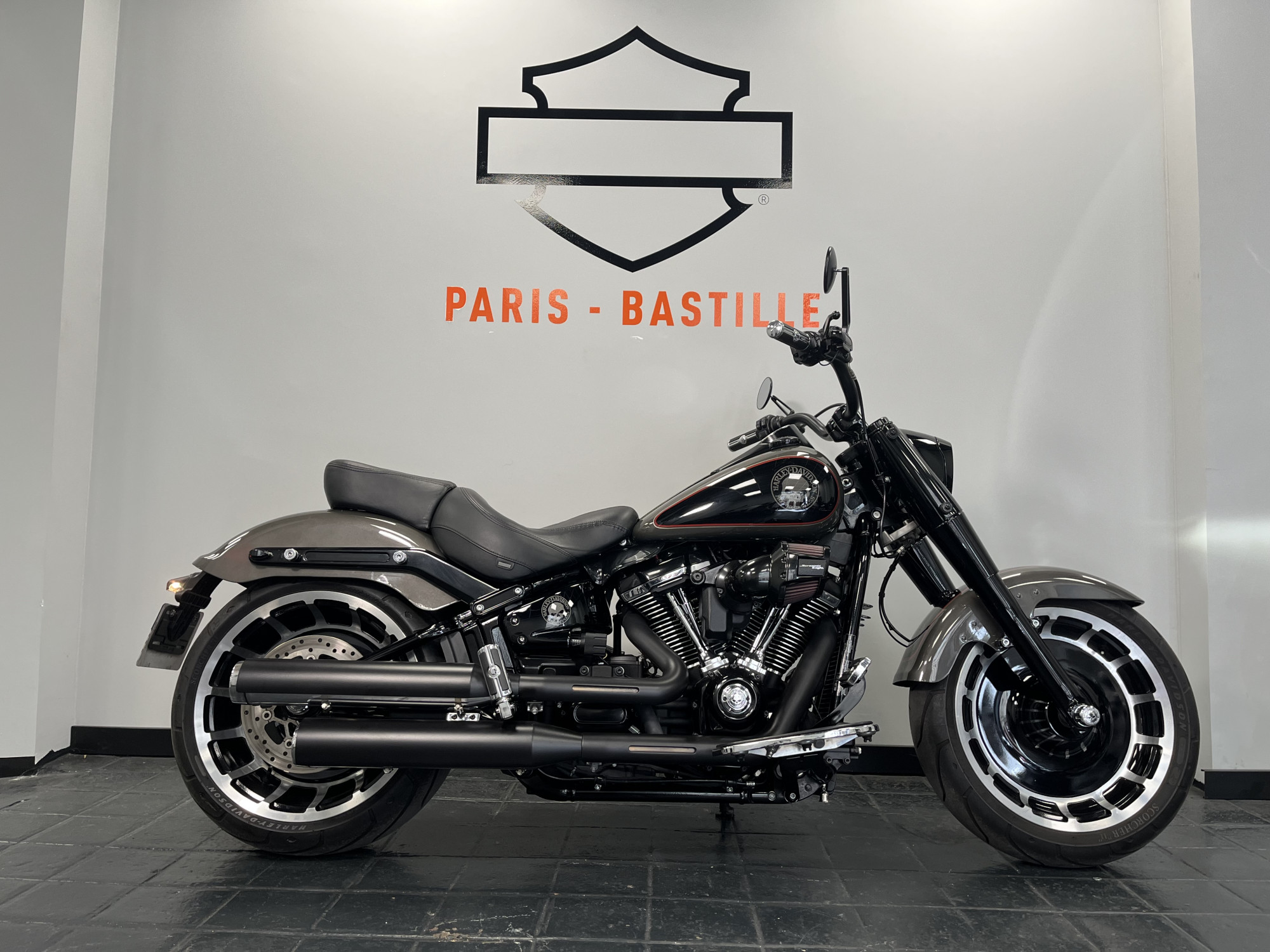 photo de HARLEY DAVIDSON SOFTAIL FAT BOY 1745 1745 occasion de couleur  en vente à Paris 03 n°3