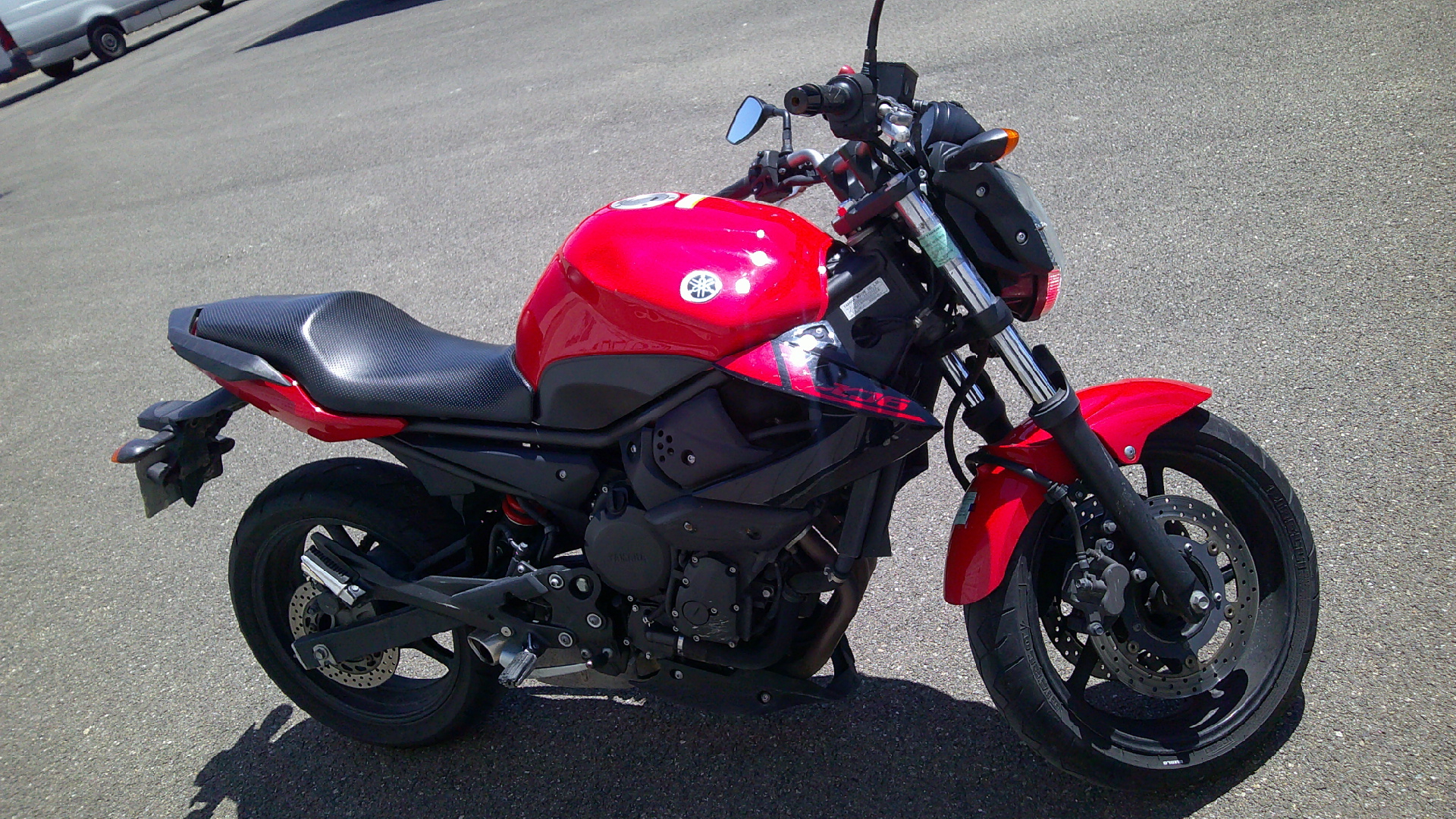 photo de YAMAHA XJ6-N 600 occasion de couleur  en vente   Arles