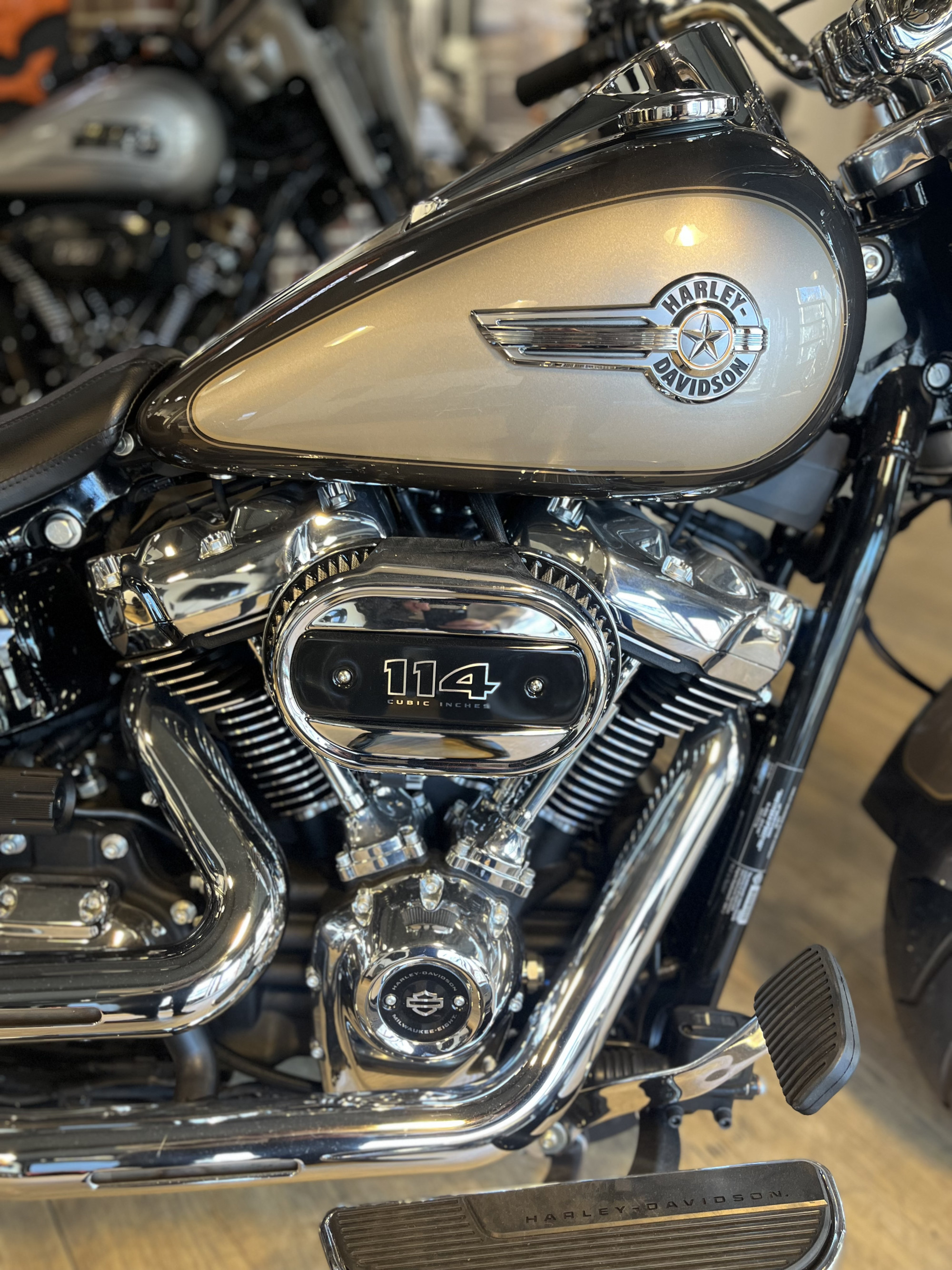 photo de HARLEY DAVIDSON SOFTAIL FAT BOY 1868 1868 occasion de couleur  en vente à Paris 03 n°1