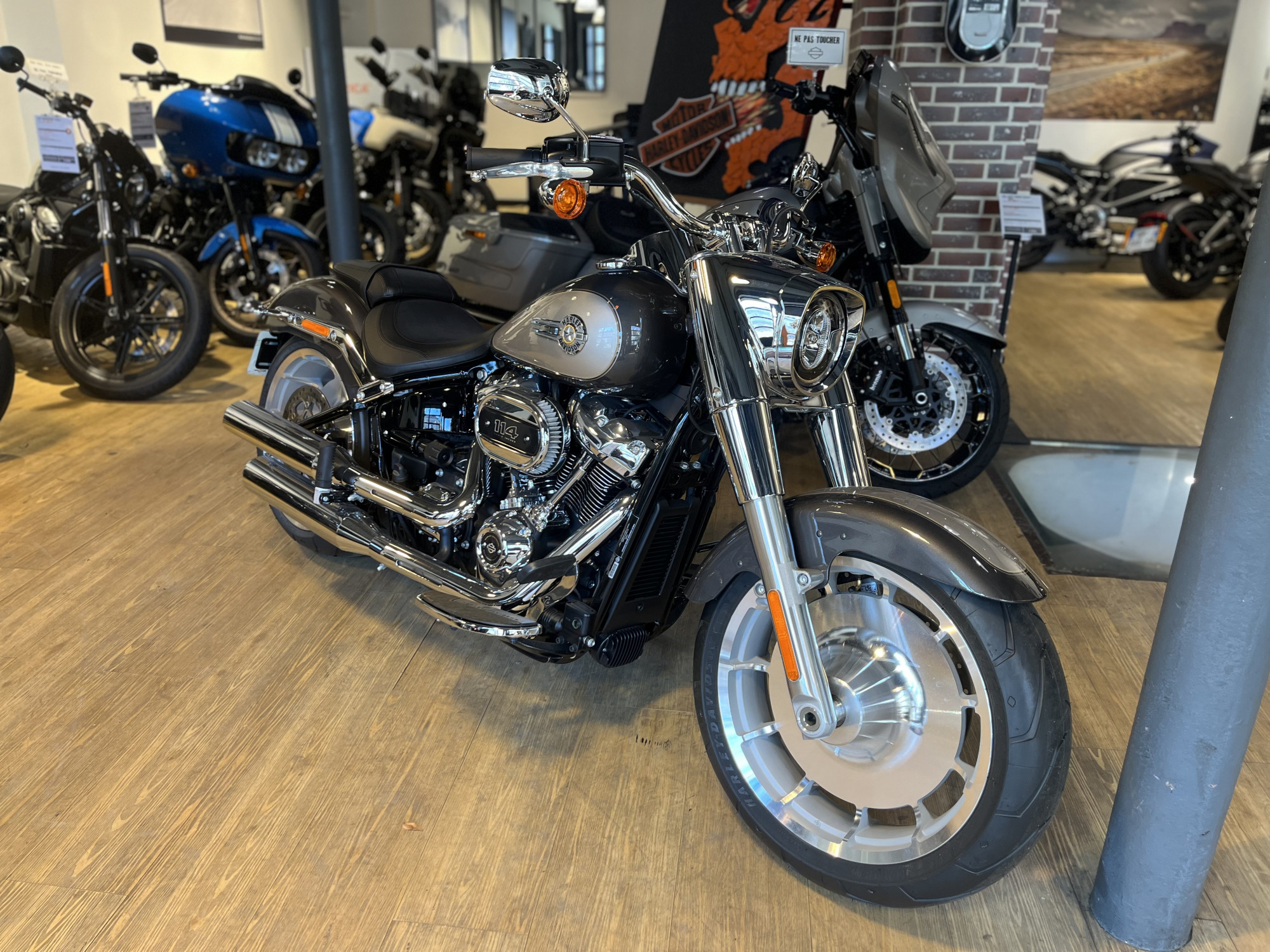 photo de HARLEY DAVIDSON SOFTAIL FAT BOY 1868 1868 occasion de couleur  en vente à Paris 03 n°2