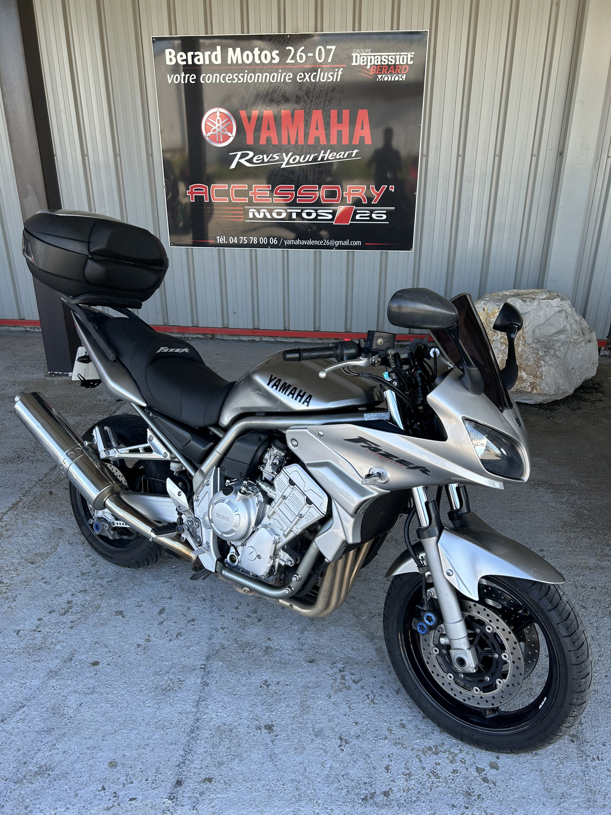 photo de YAMAHA FZ1 FAZER 1000 1000 occasion de couleur  en vente   Bourg Les Valence