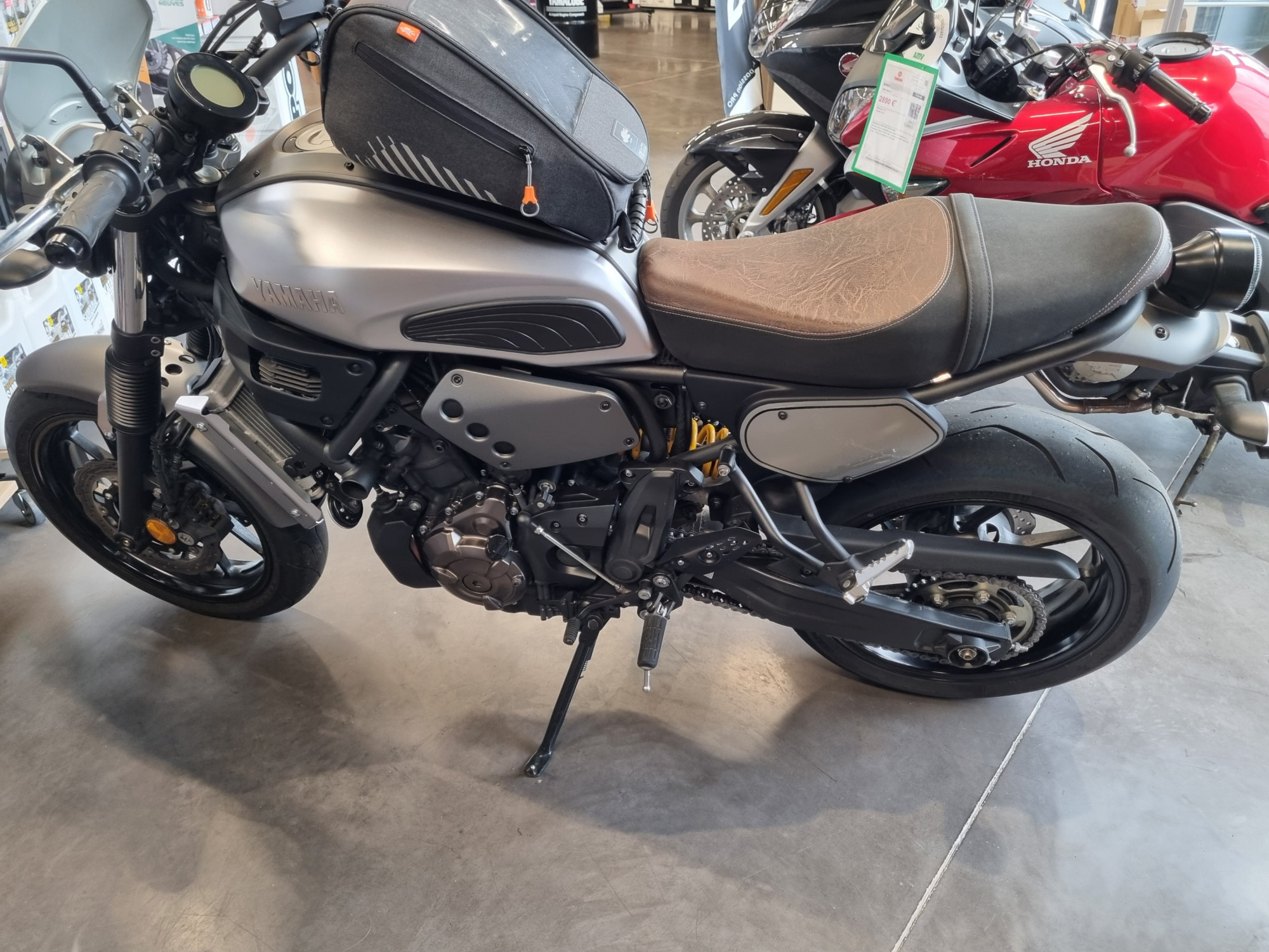 photo de YAMAHA XSR 700 700 occasion de couleur  en vente à Nemours n°2