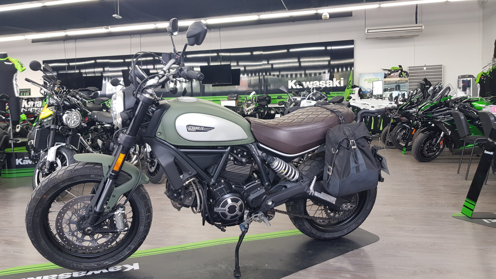 photo de DUCATI SCRAMBLER 800 occasion de couleur  en vente à Nimes n°3