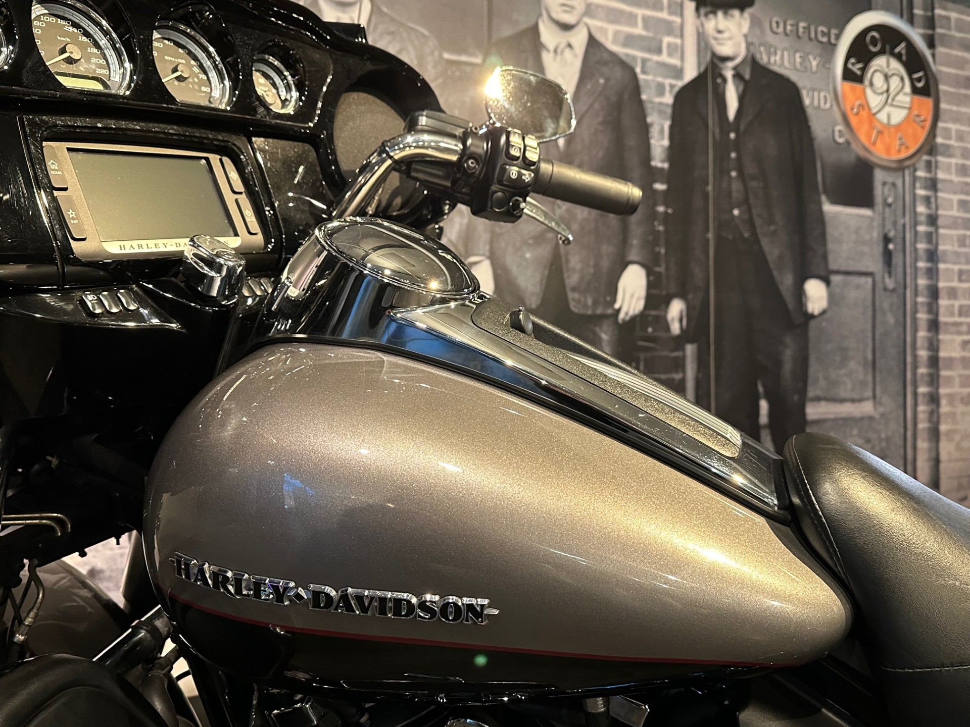 photo de HARLEY DAVIDSON TOURING ELECTRA GLIDE 1745 ULTRA 1745 occasion de couleur  en vente à St Cloud n°1