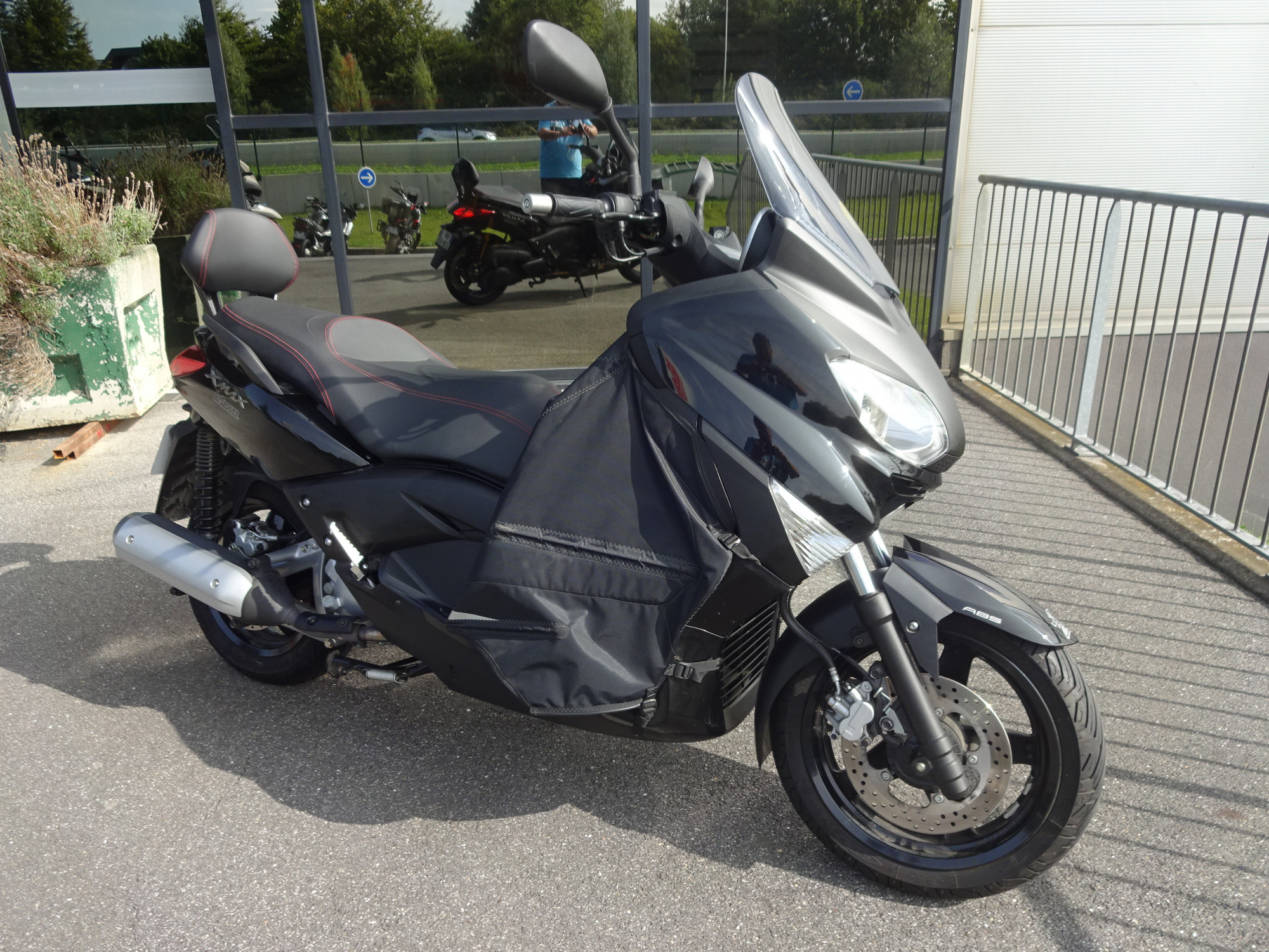 photo de YAMAHA X-MAX 250 occasion de couleur  en vente à Roissy En France n°3